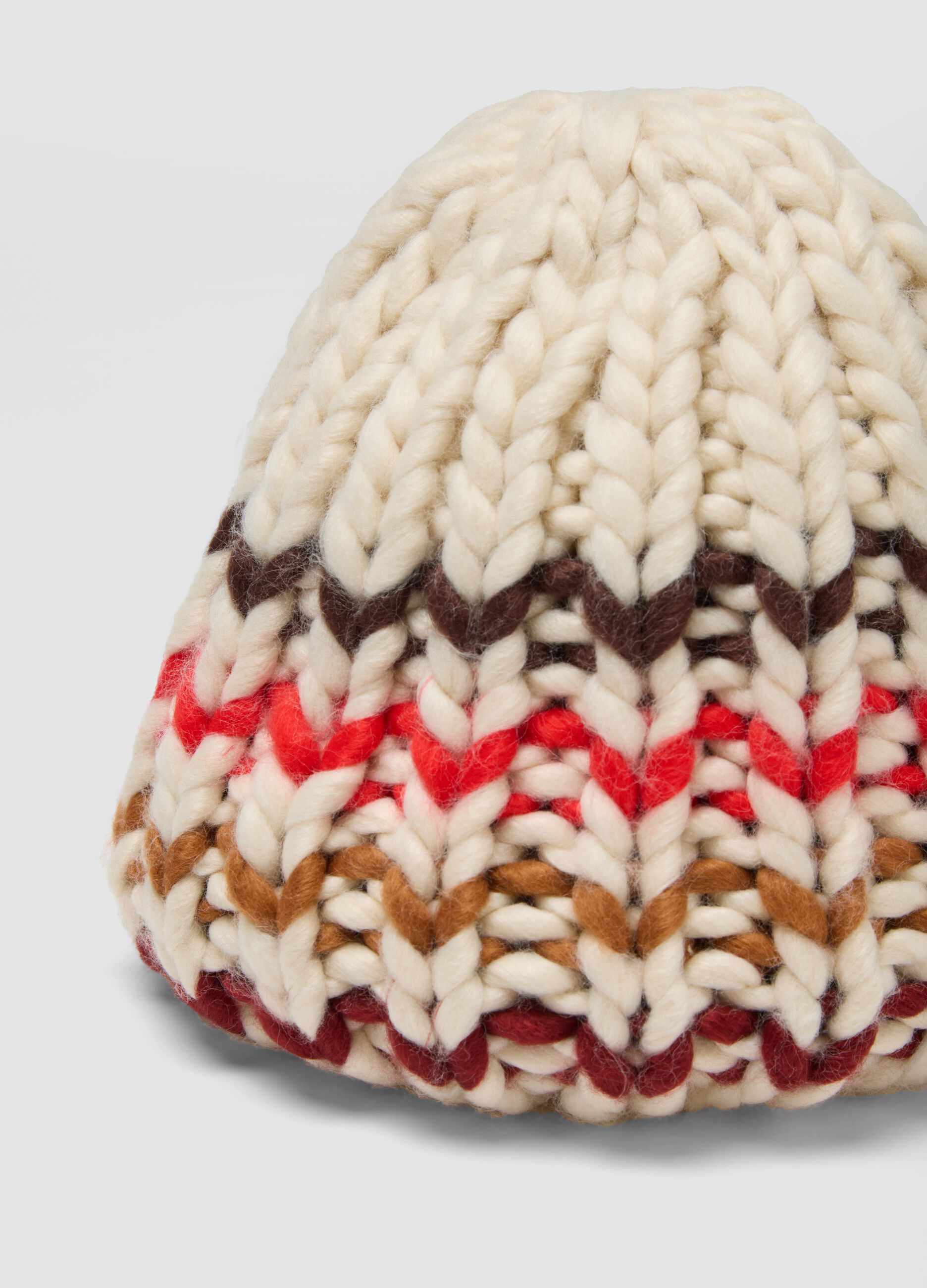 Cappello bianco sporco in maglia con motivo a righe