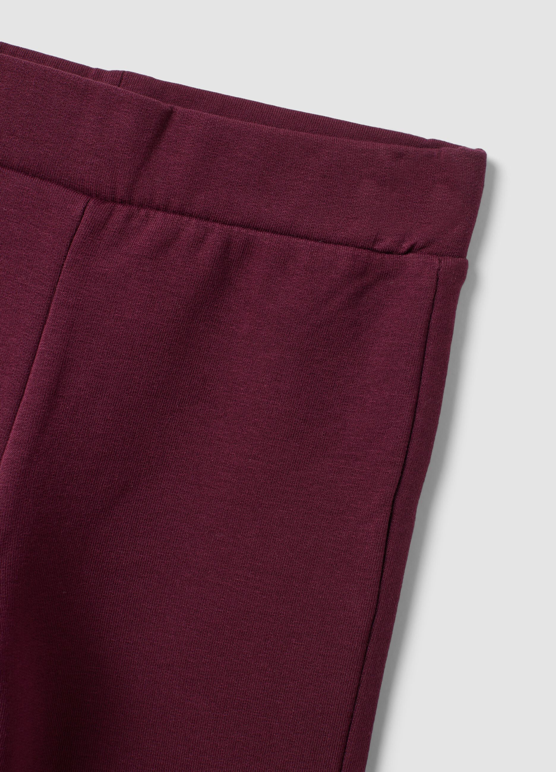 Fato de treino roxo em algod&atilde;o puro com gola canelada e estampado, corte oversized