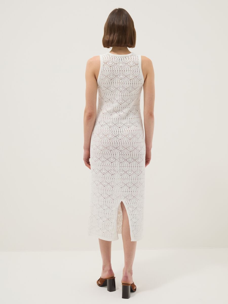 White pure cotton slim-fit dress with broderie detail and deep V-neck_3