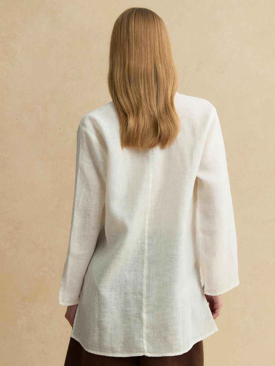 Camisa blanca de lino puro con corte oversize_3