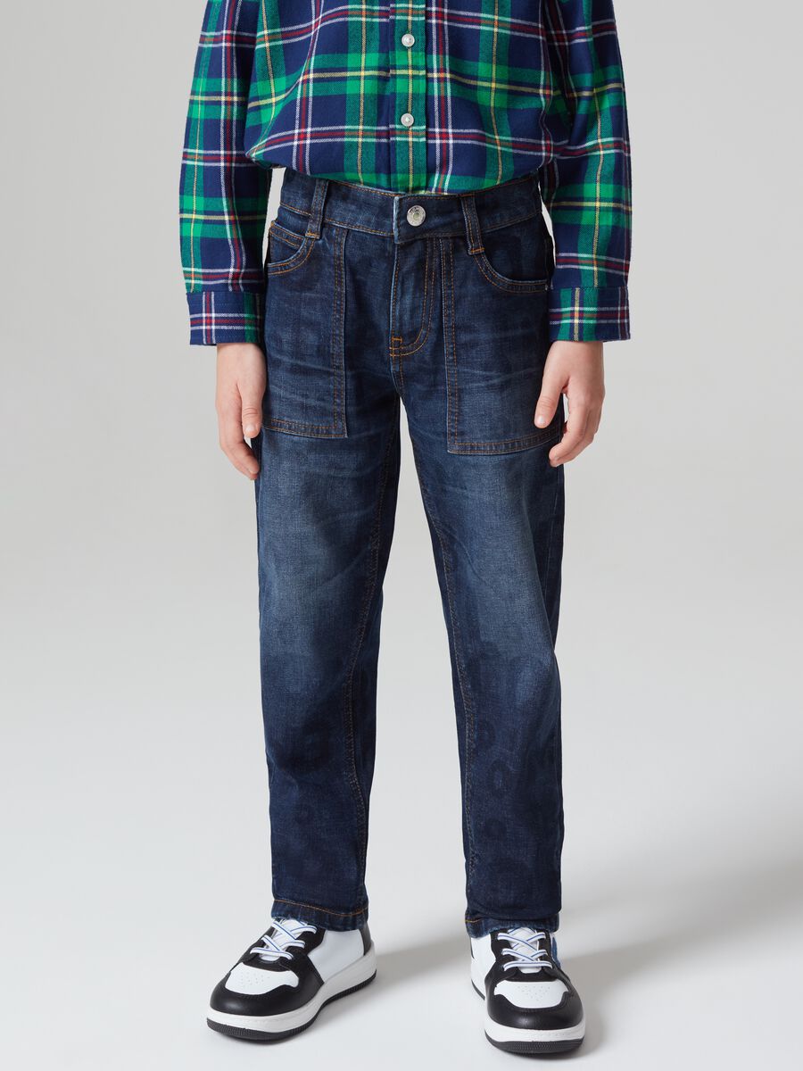 Carrot-fit jeans with five pockets and print_1