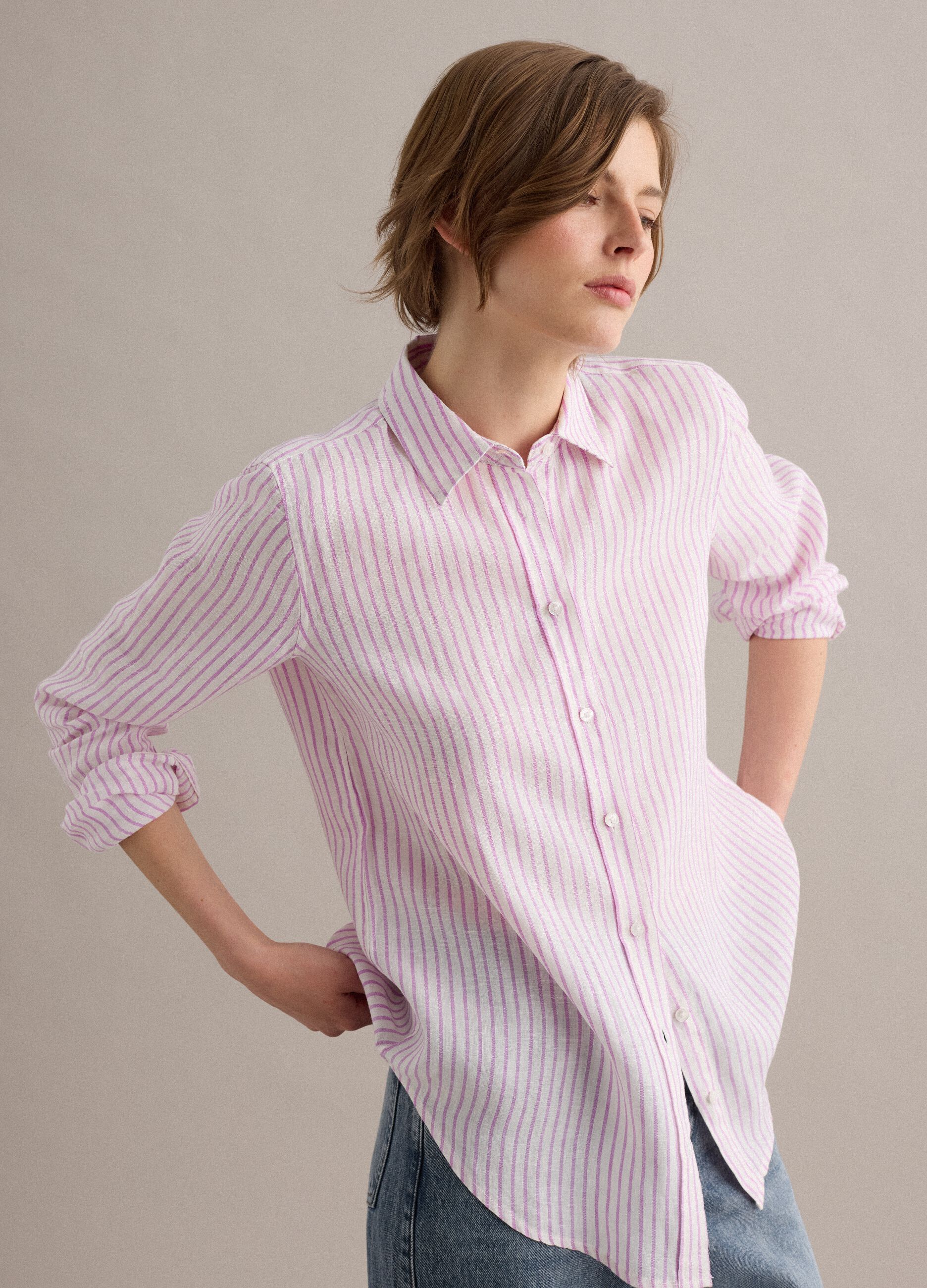 Camisa de puro linho com riscas brancas e rosas, ajuste regular