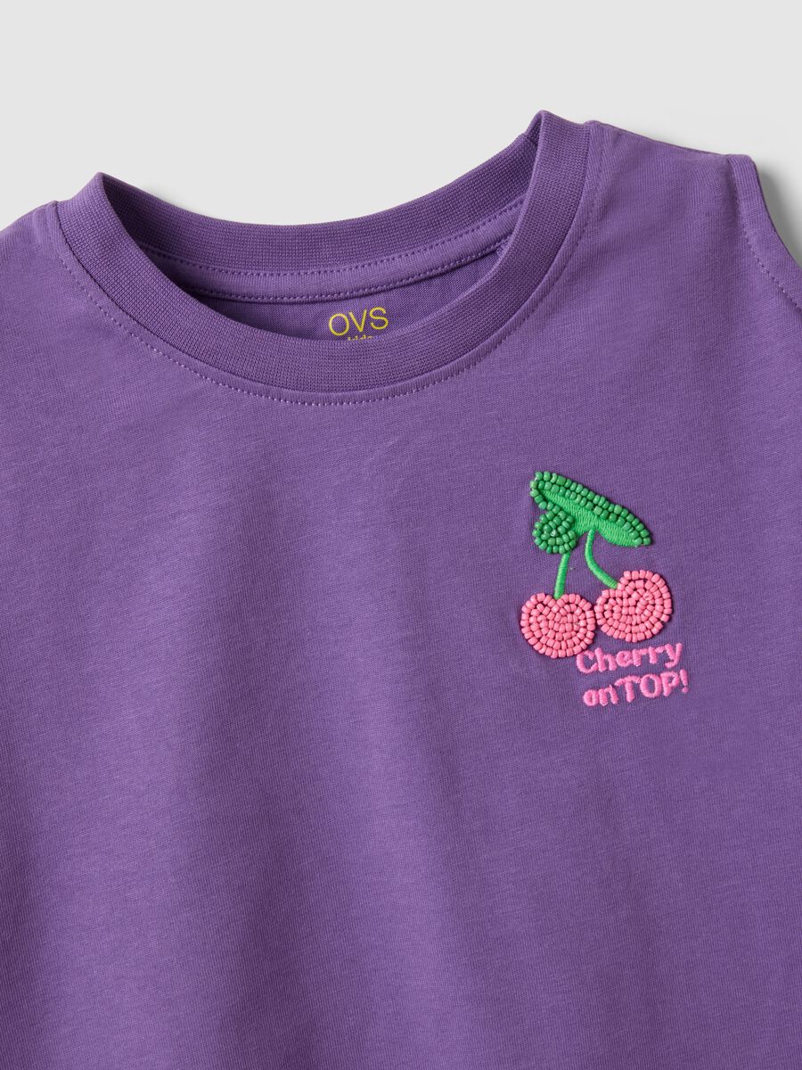 Violettes M&auml;dchen-T-Shirt aus reiner Baumwolle mit Stickerei und Cut-out-&Auml;rmeln_2