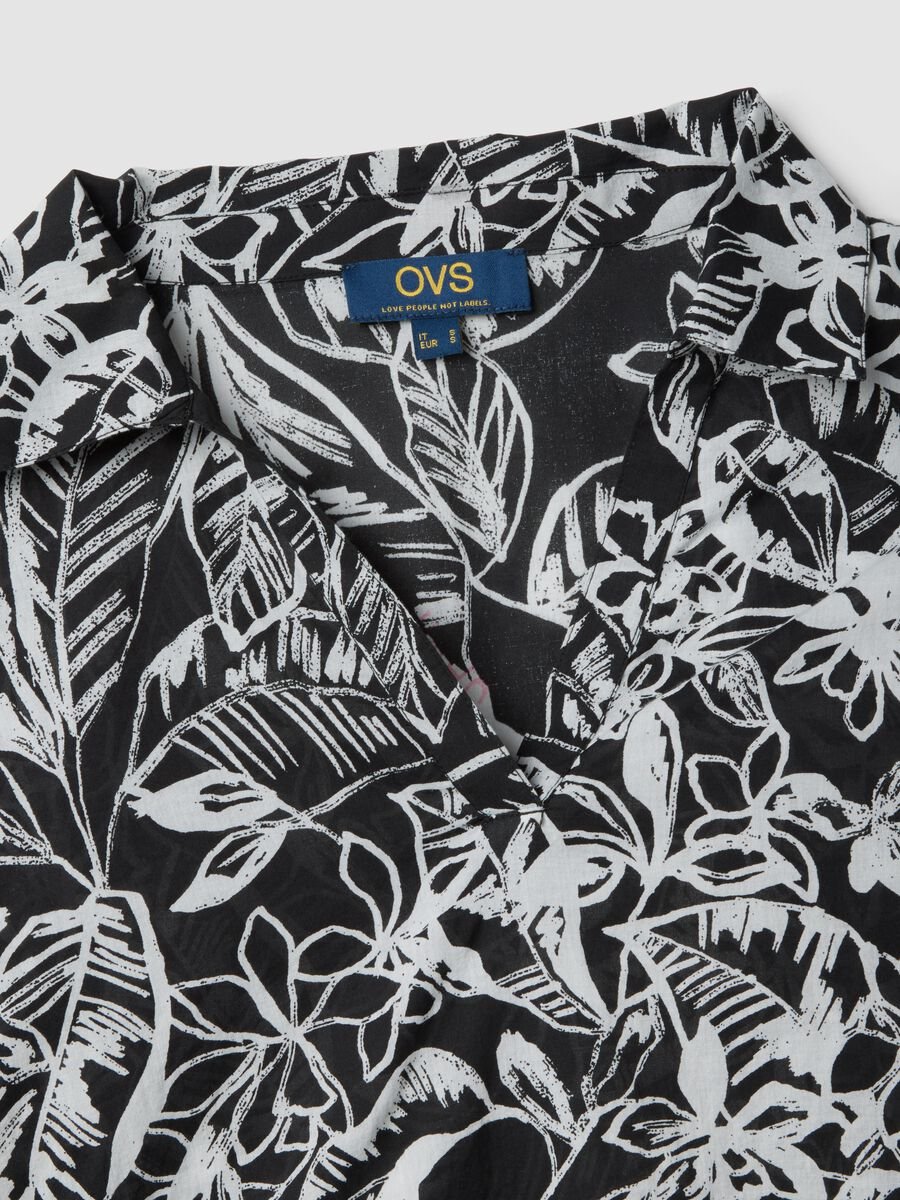Mehrfarbiges Baumwollhemd mit Blumenprint und V-Ausschnitt_5