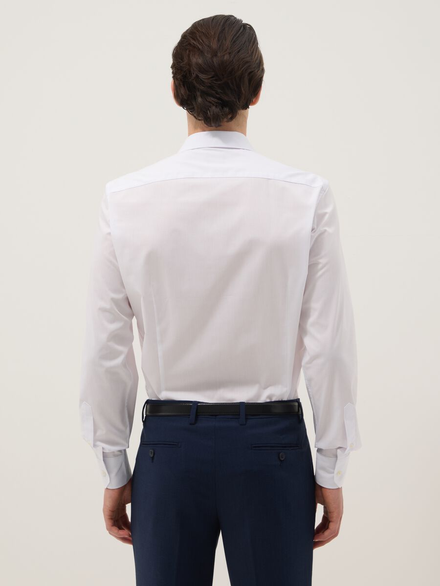 Camisa blanca de manga larga en mezcla de algod&oacute;n slim fit f&aacute;cil de planchar_2