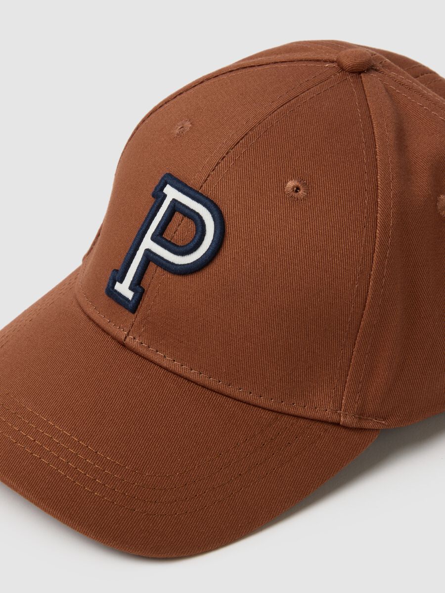 Brown pure cotton cap with adjustable visor and embroidered P_3