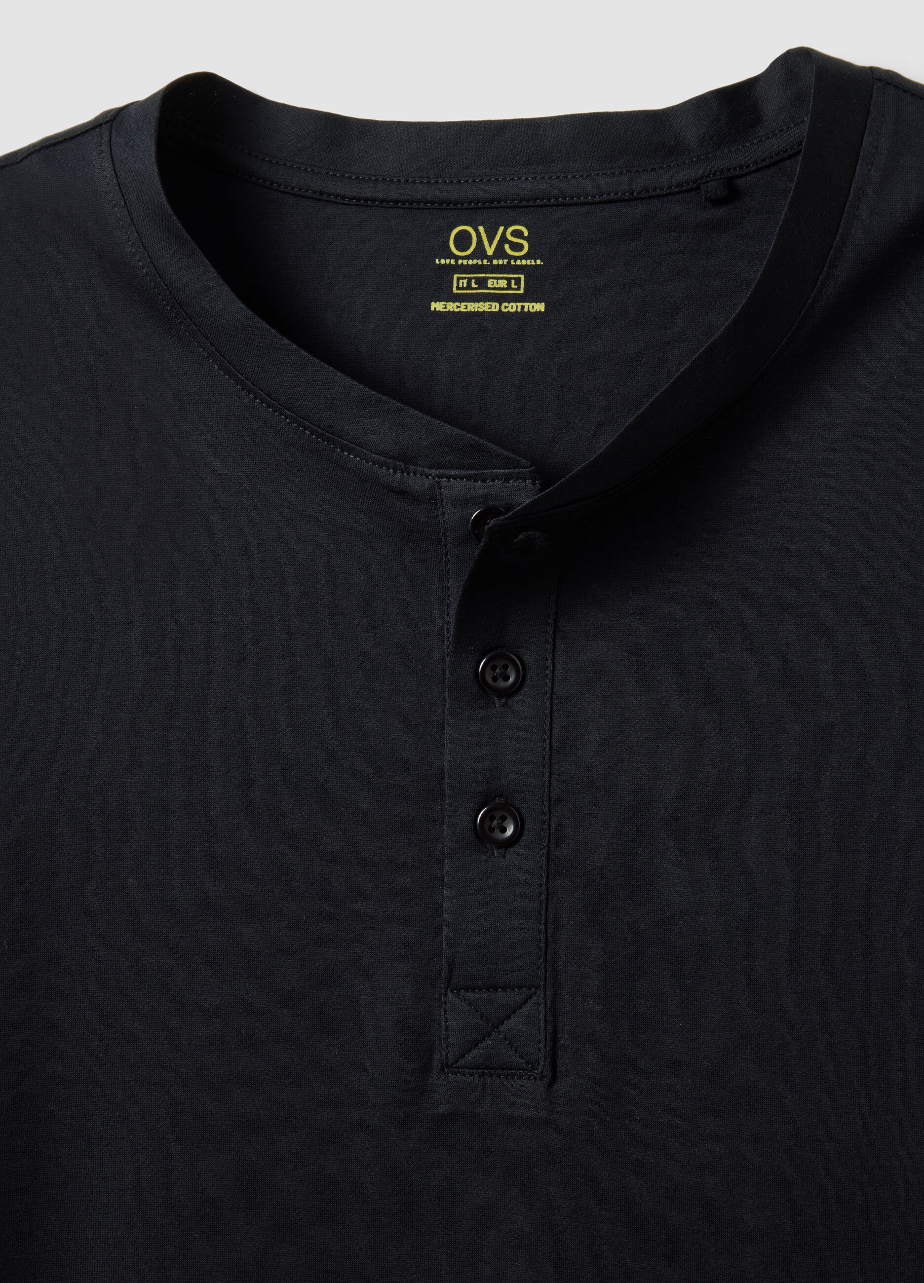 Schwarzes Regular-Fit-T-Shirt aus reiner Baumwolle