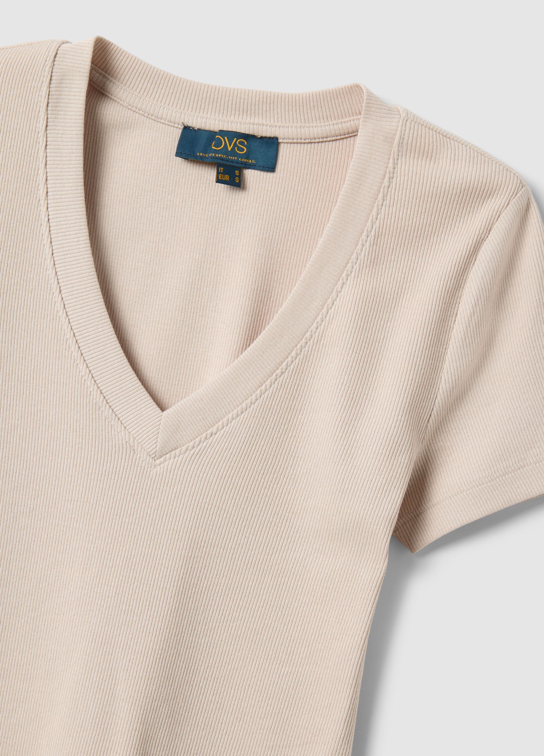 T-shirt bege em algod&atilde;o el&aacute;stico ajuste regular com decote em V profundo