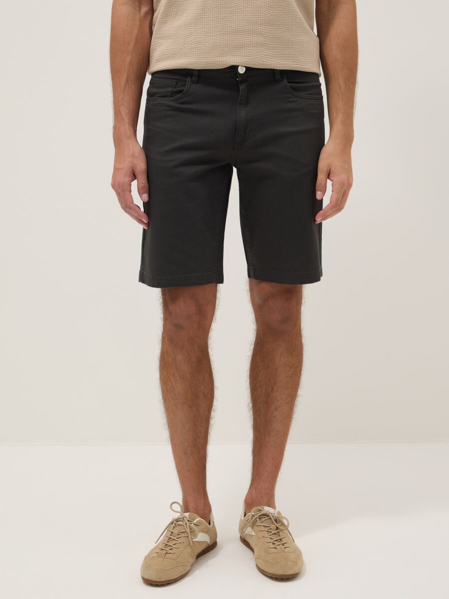 Black stretch cotton Bermuda shorts_1
