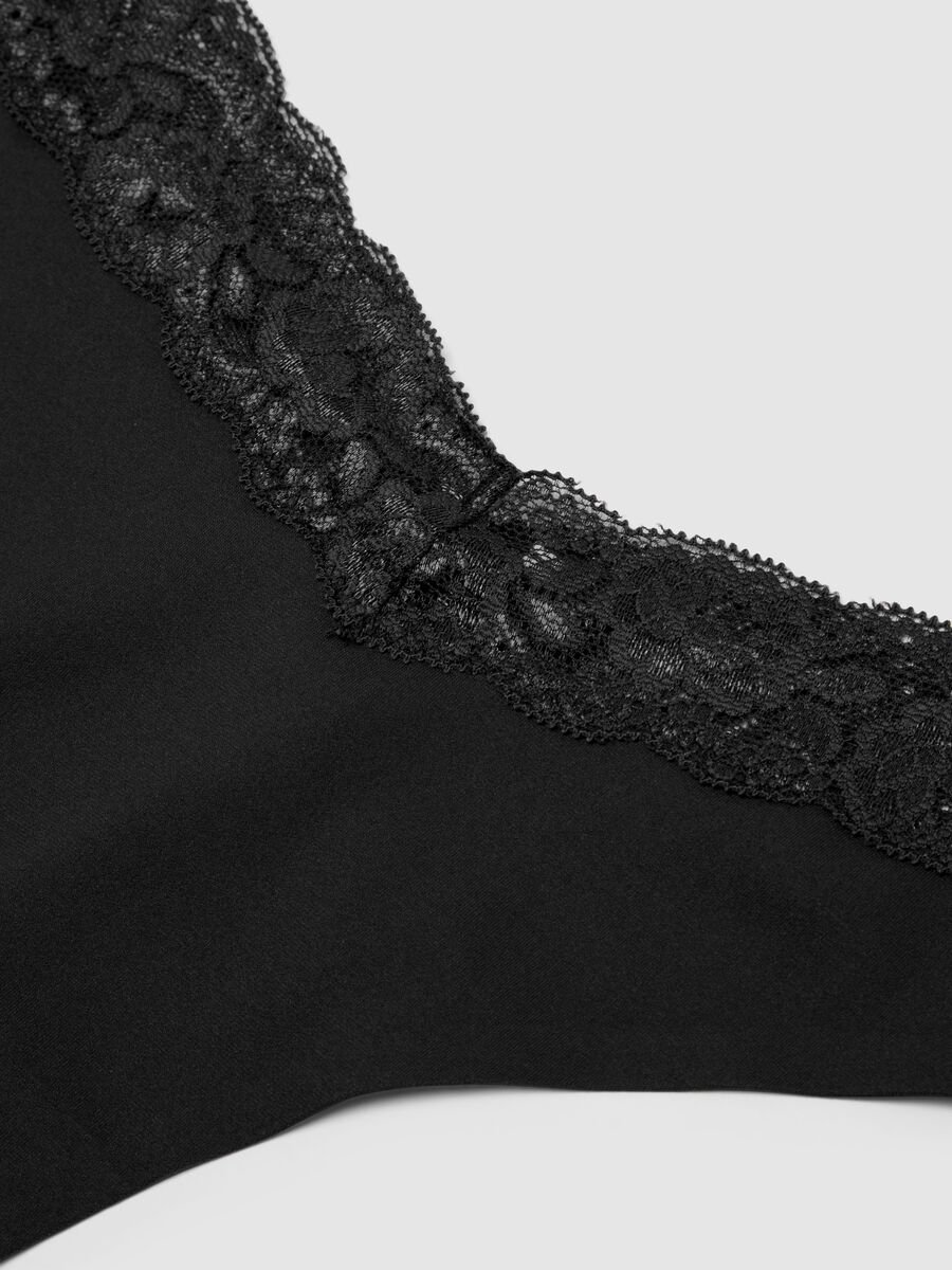 Black thong in stretch fabric with lace details_5