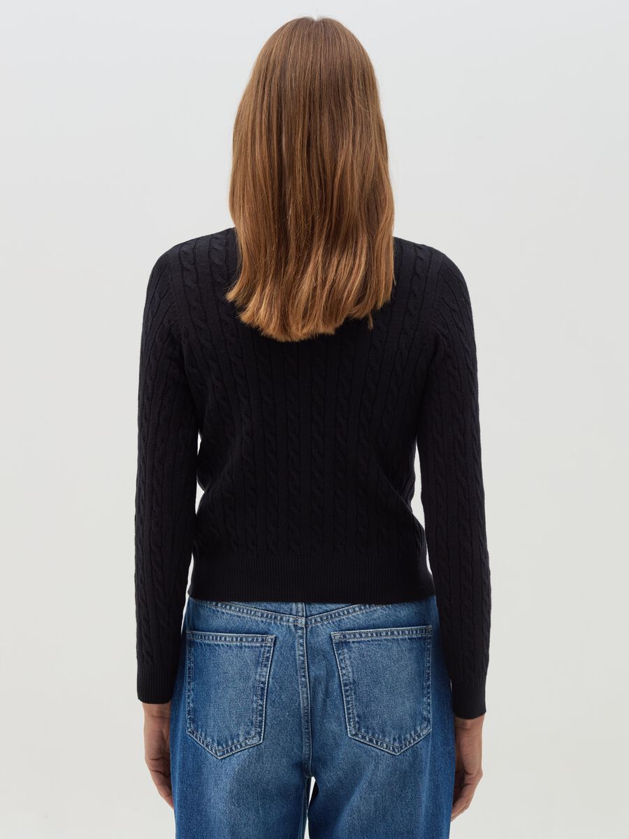 Ribbed cardigan with cable-knit design_3