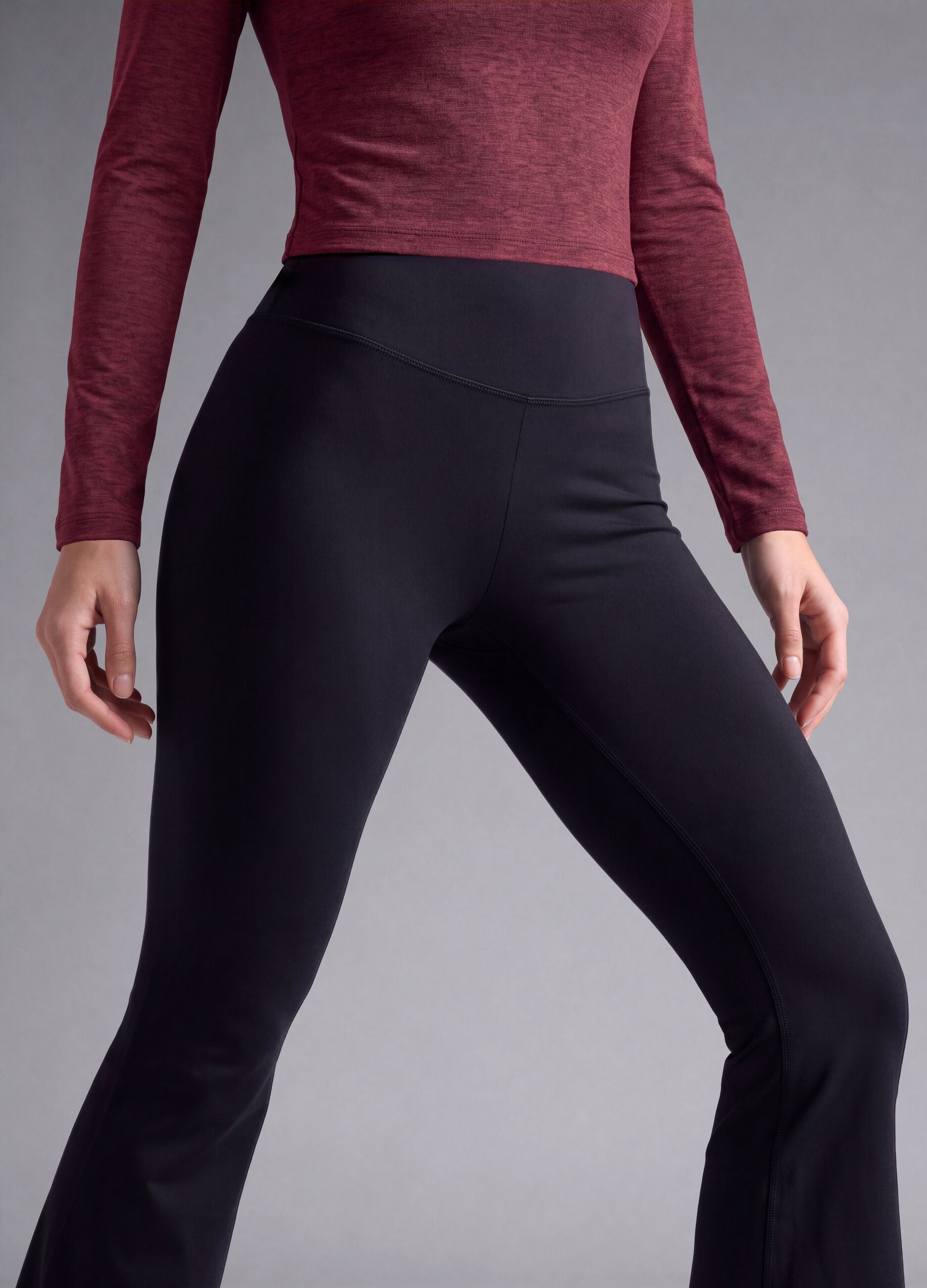 Leggings neri flare in tessuto elasticizzato traspirante ALTAVIA STUDIO