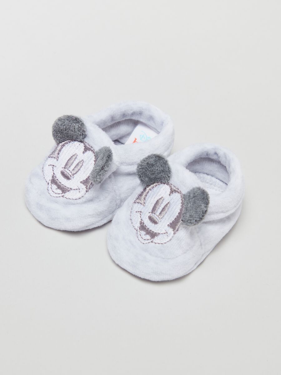 Set with beanie and baby shoes with Mickey Mouse embroidery_2