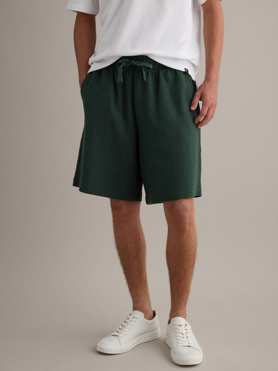 Green cotton-blend jogger shorts with drawstring, relaxed fit_1