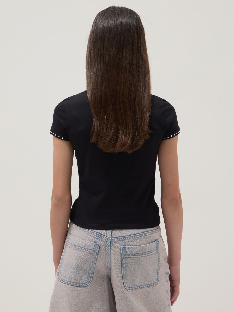&Mu;&alpha;ύ&rho;&omicron; slim-fit T-shirt &alpha;&pi;ό 100% &beta;&alpha;&mu;&beta;ά&kappa;&iota; &mu;&epsilon; &sigma;&tau;&rho;&alpha;&sigmaf; &gamma;&iota;&alpha; &kappa;&omicron;&rho;ί&tau;&sigma;&iota;_1
