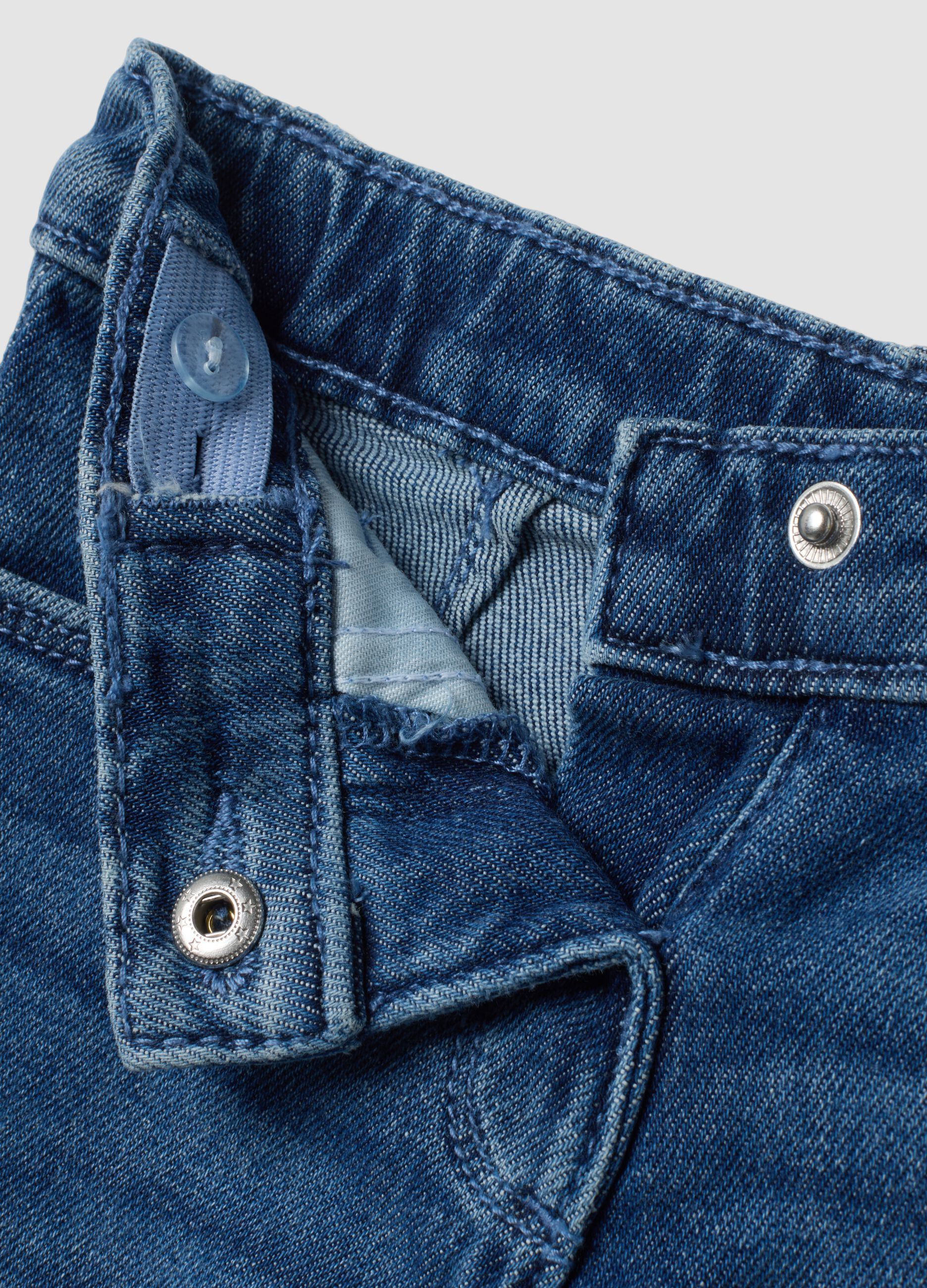 Jeans blu chiaro wide leg in cotone elasticizzato con ricami Minnie