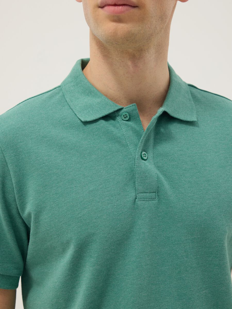 Gr&uuml;nes Poloshirt aus reiner Baumwolle mit kurzen &Auml;rmeln, Regular Fit_4