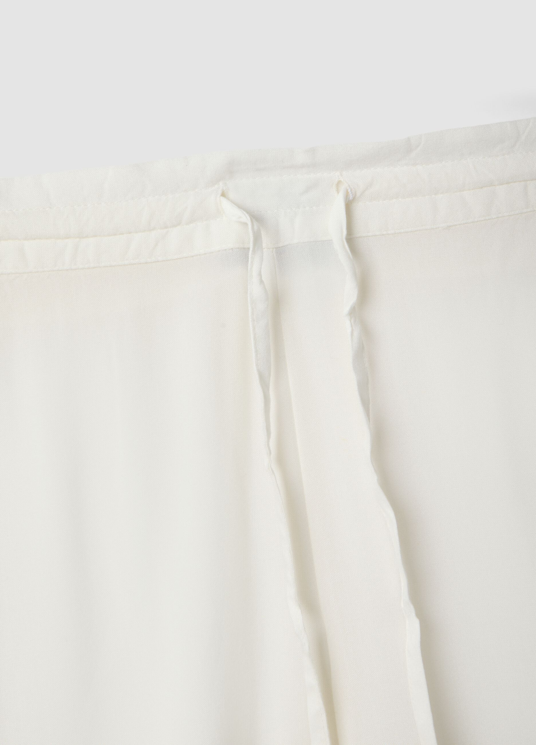 Lange Hose aus reiner Viskose in Weiss