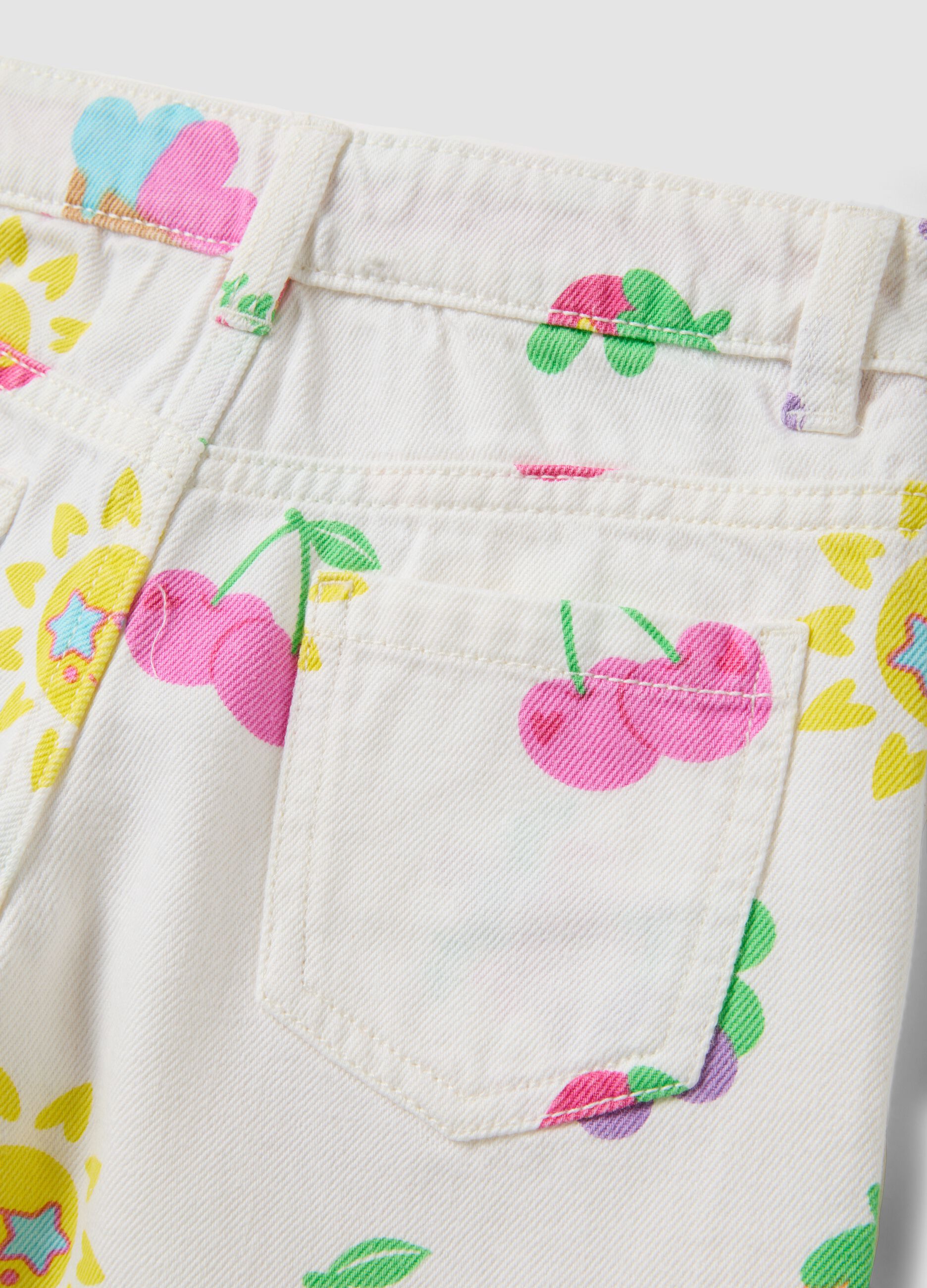 White pure cotton shorts with all-over print