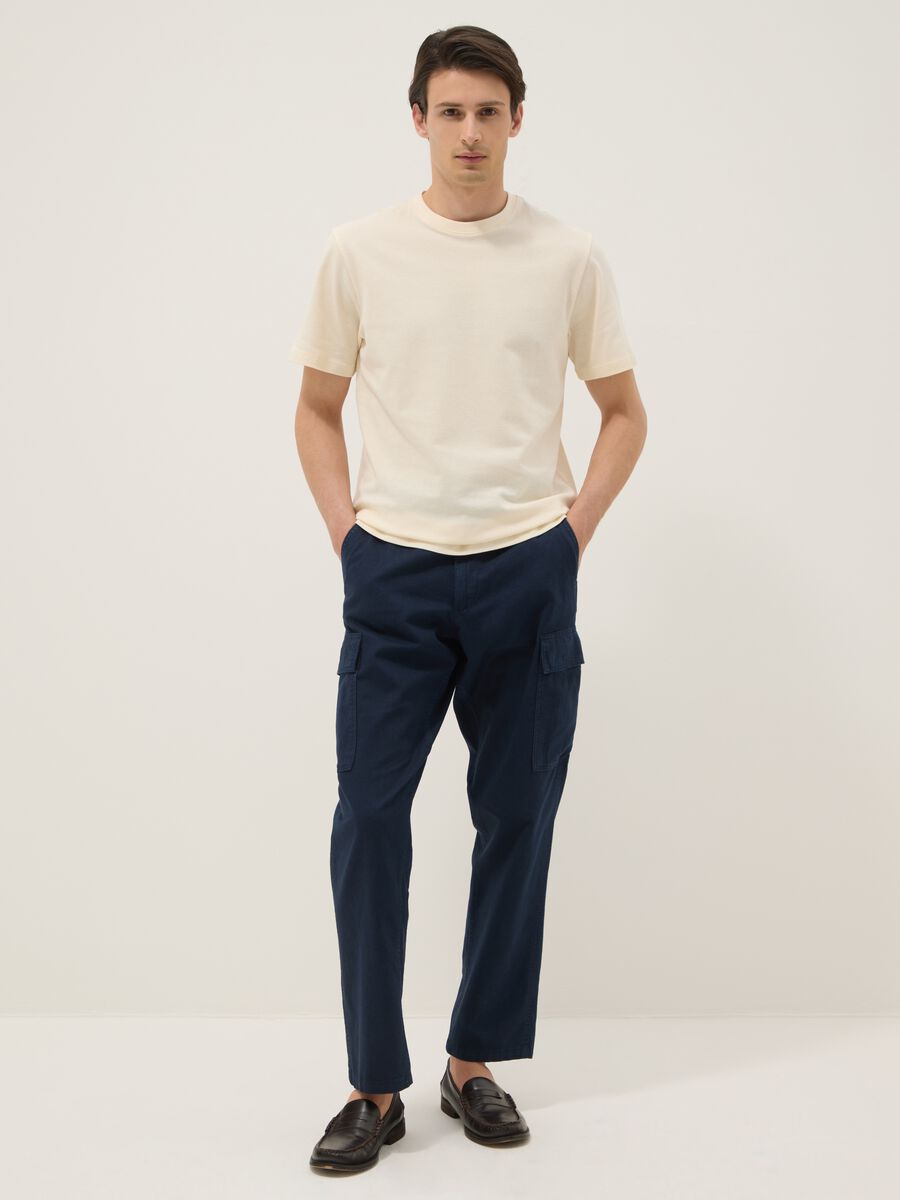 Blue regular-fit linen and cotton blend cargo trousers_0