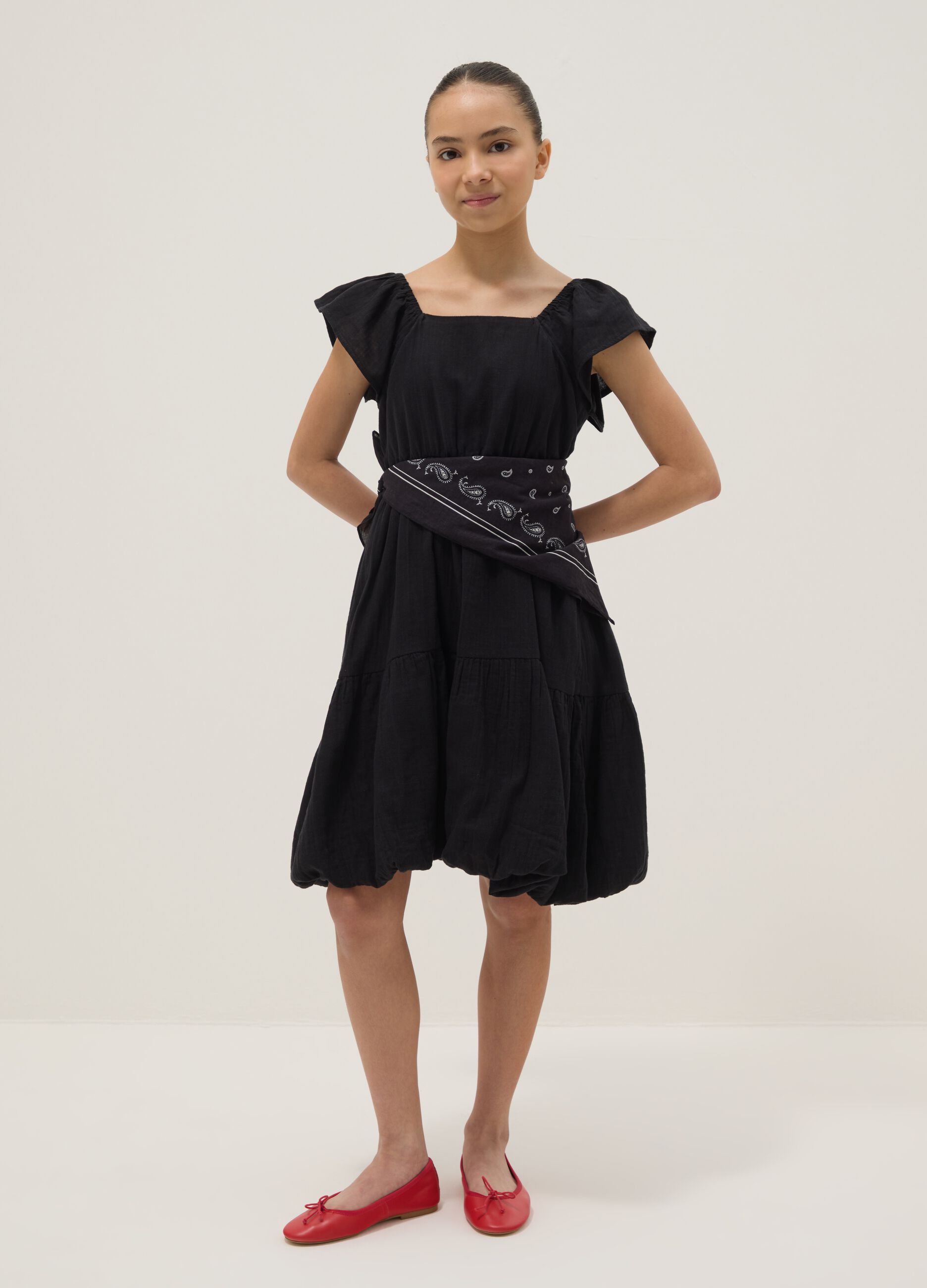 Abito nero con collo a barca in puro cotone wide fit