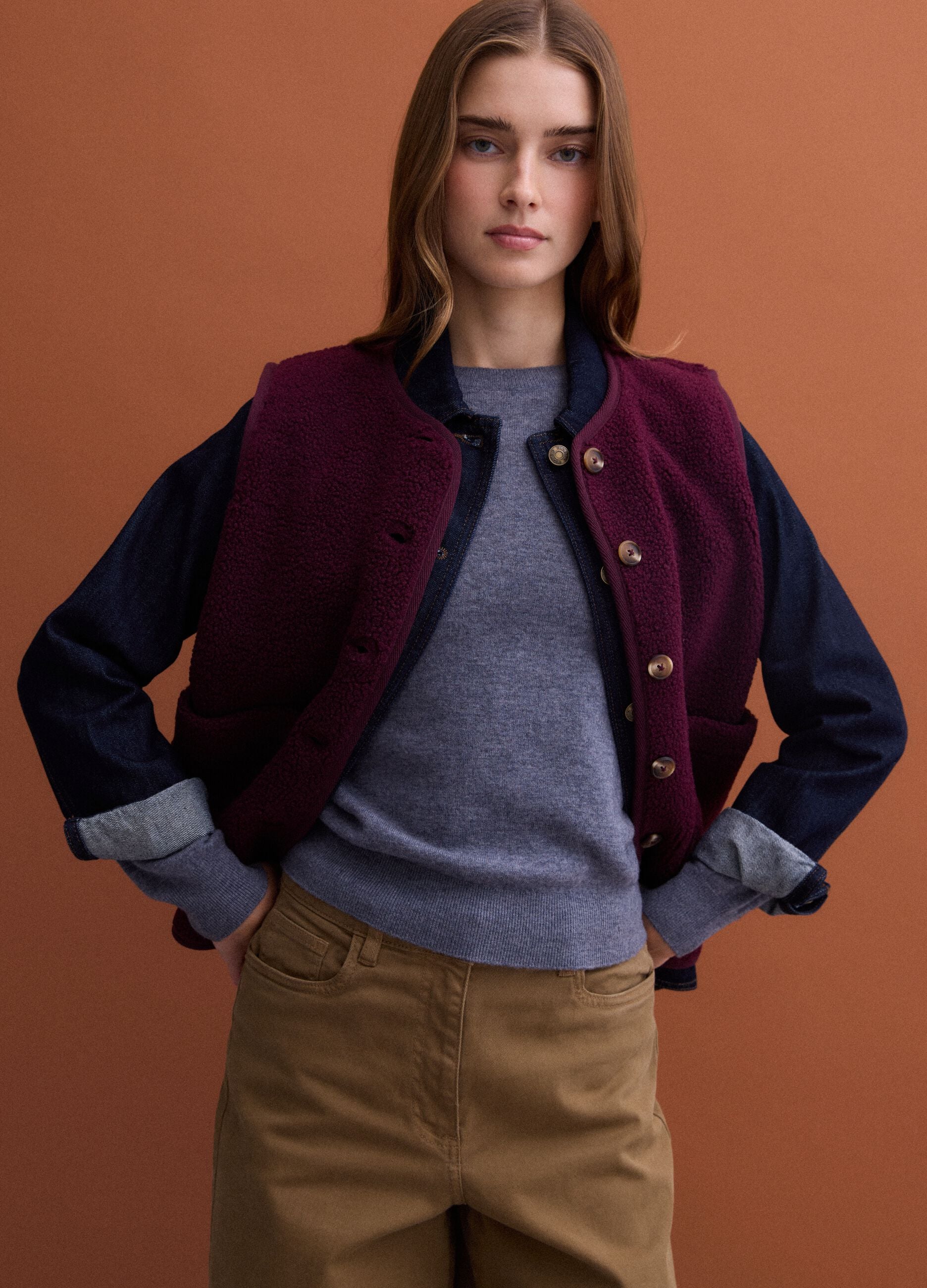 Burgundy red crew-neck sherpa gilet, regular fit