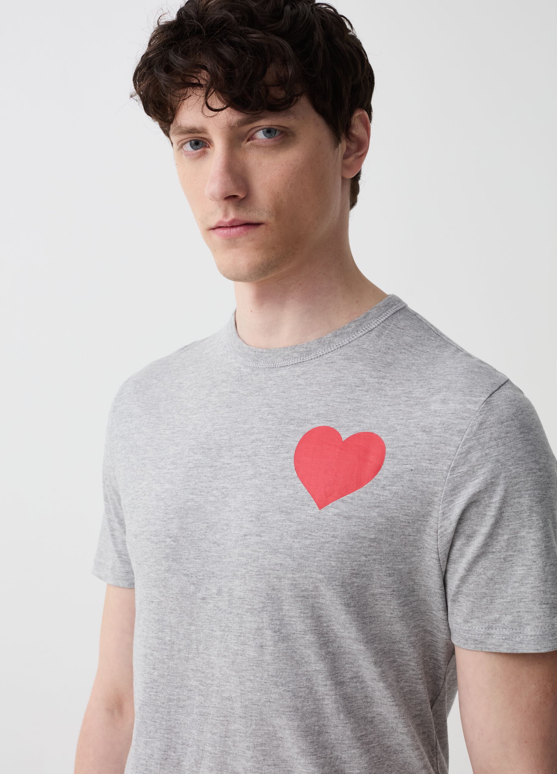 Camiseta con estampado corazón y motivo de texto