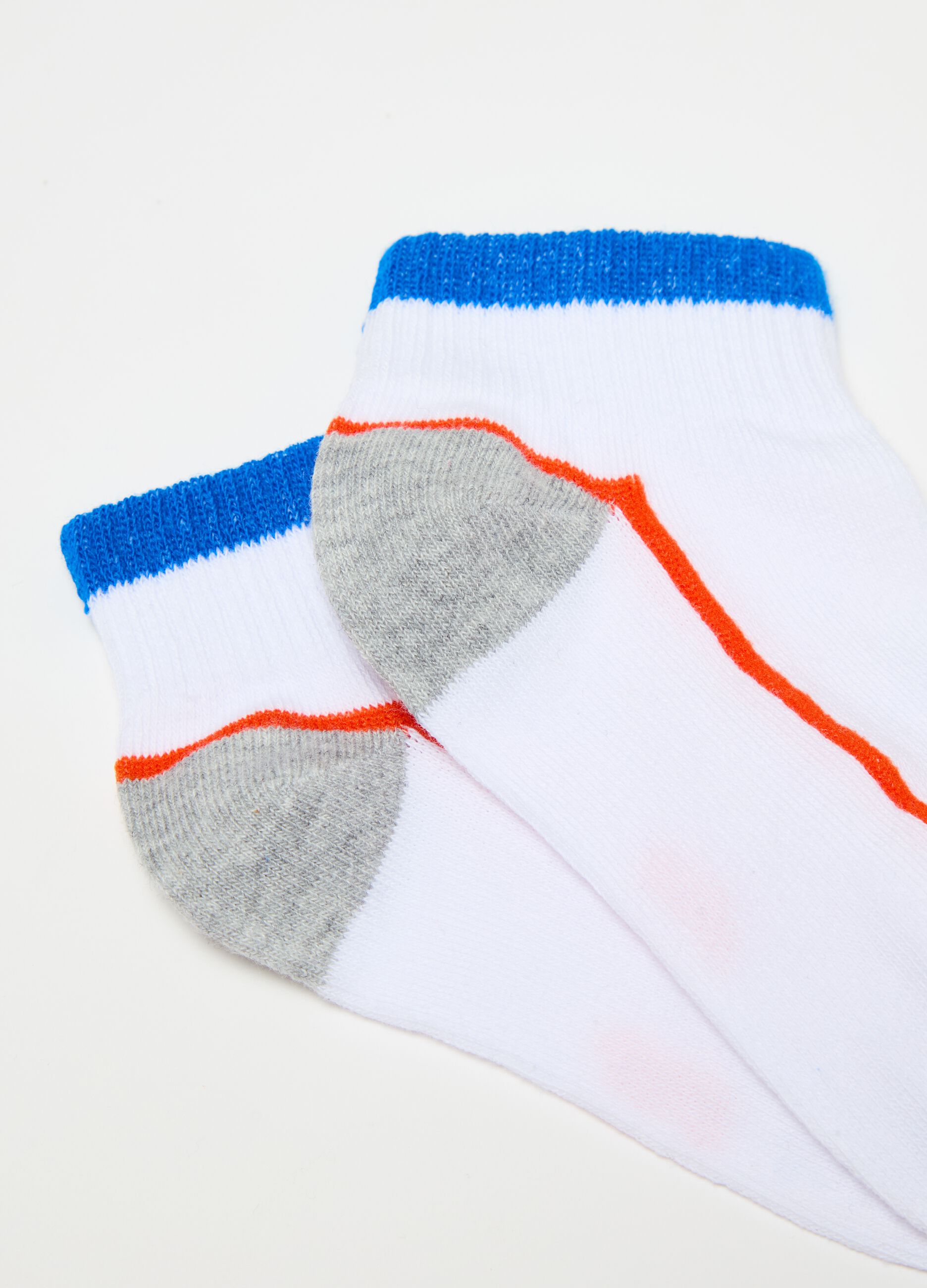 Pack tres calcetines invisibles con detalle de rayas