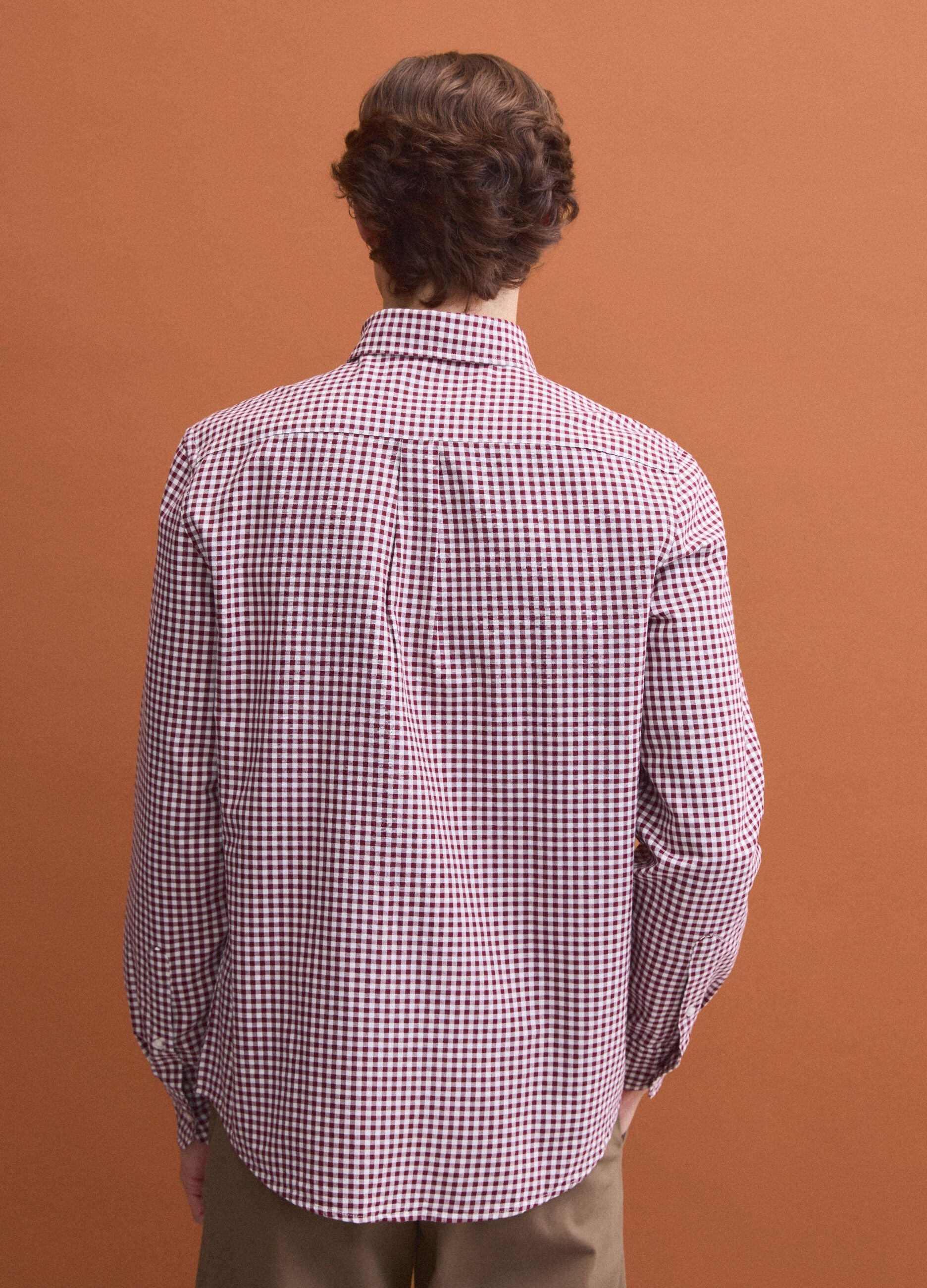 Camisa Oxford multicolor de cuadros en algod&oacute;n puro, corte regular