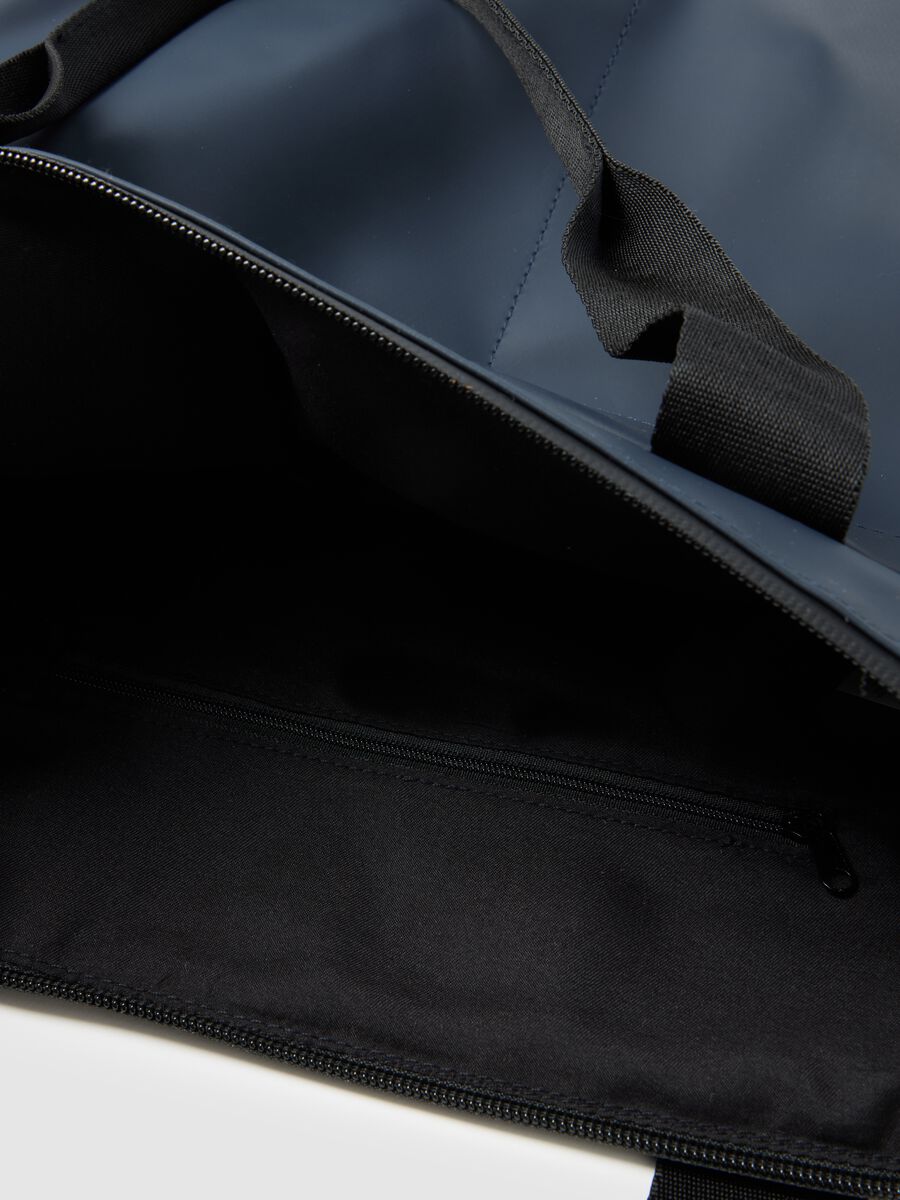 Bolso shopper azul con m&uacute;ltiples compartimentos y correa ajustable_2