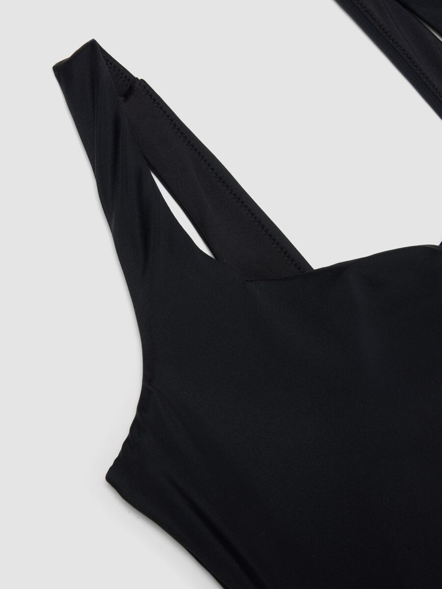 &Mu;&alpha;ύ&rho;&omicron; &epsilon;&lambda;&alpha;&sigma;&tau;&iota;&kappa;ό &omicron;&lambda;ό&sigma;&omega;&mu;&omicron; &mu;&alpha;&gamma;&iota;ό &mu;&epsilon; &epsilon;&nu;ί&sigma;&chi;&upsilon;&sigma;&eta;_1