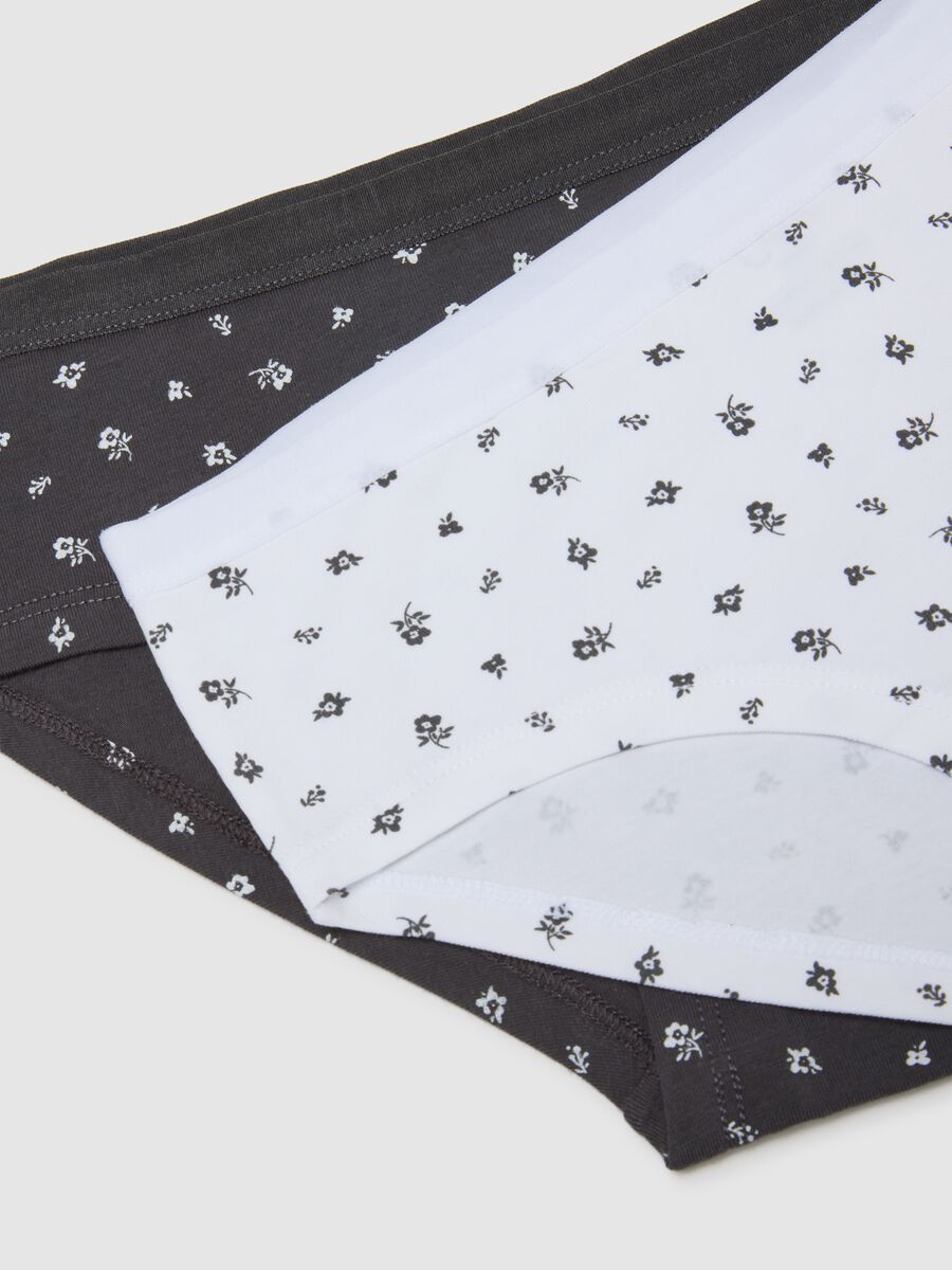 Girl's multicolour cotton blend regular fit brief tripack_3