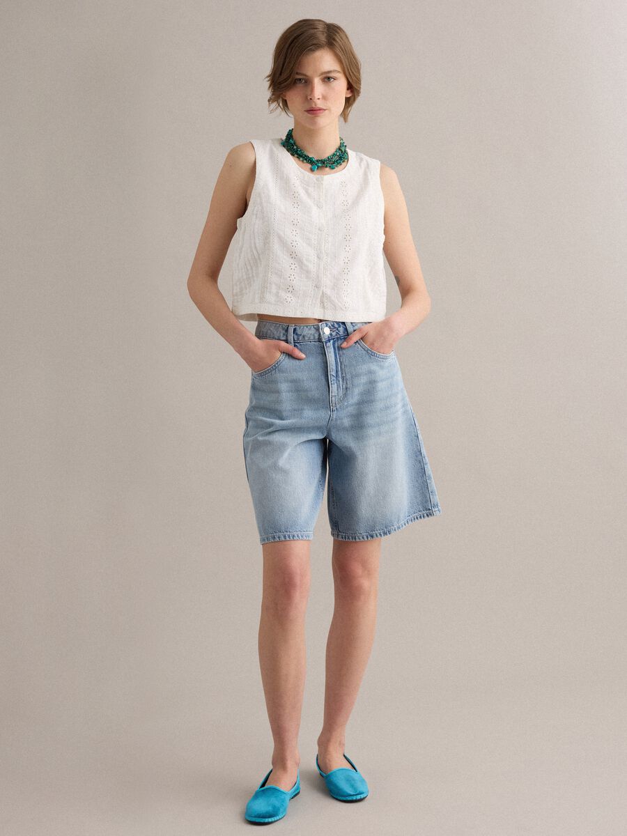 Green multi-strand necklace with decorative stones_1