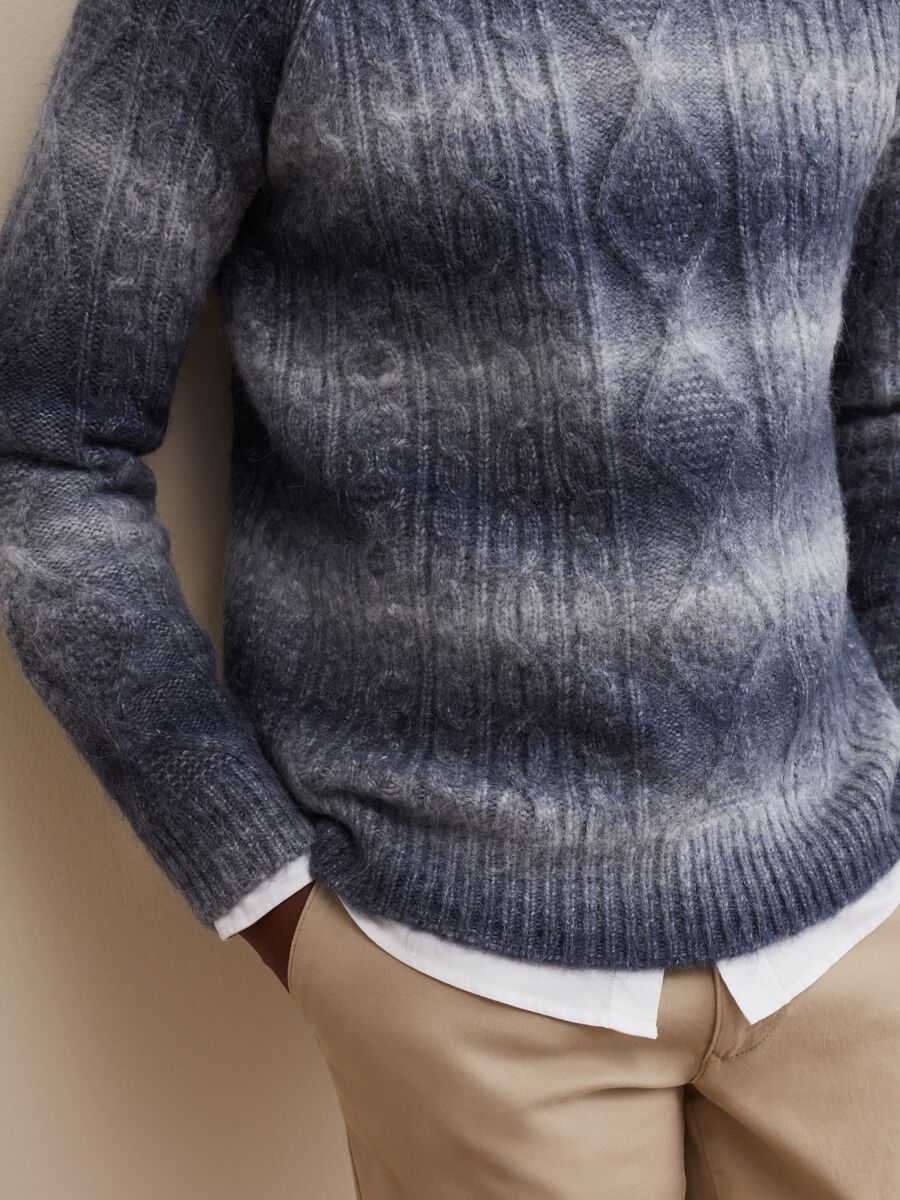 Degradé pullover with cable-knit design_3