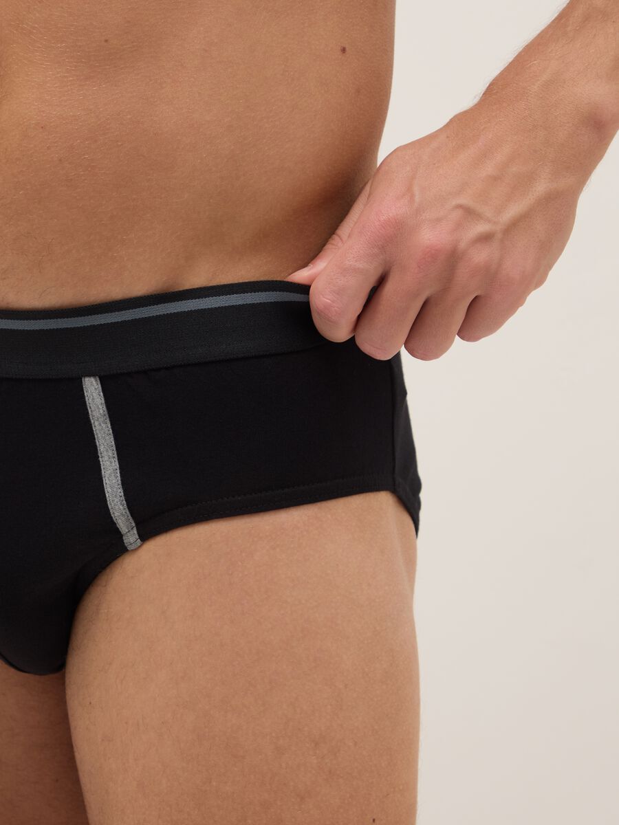 &Tau;&rho;&iota;&pi;&lambda;έ&tau;&alpha; &pi;&omicron;&lambda;ύ&chi;&rho;&omega;&mu;&alpha; &epsilon;&lambda;&alpha;&sigma;&tau;&iota;&kappa;ή &beta;&alpha;&mu;&beta;&alpha;&kappa;&epsilon;&rho;ά &epsilon;&sigma;ώ&rho;&omicron;&upsilon;&chi;&alpha; &mu;&epsilon; &kappa;&alpha;&nu;&omicron;&nu;&iota;&kappa;ή &epsilon;&phi;&alpha;&rho;&mu;&omicron;&gamma;ή_3