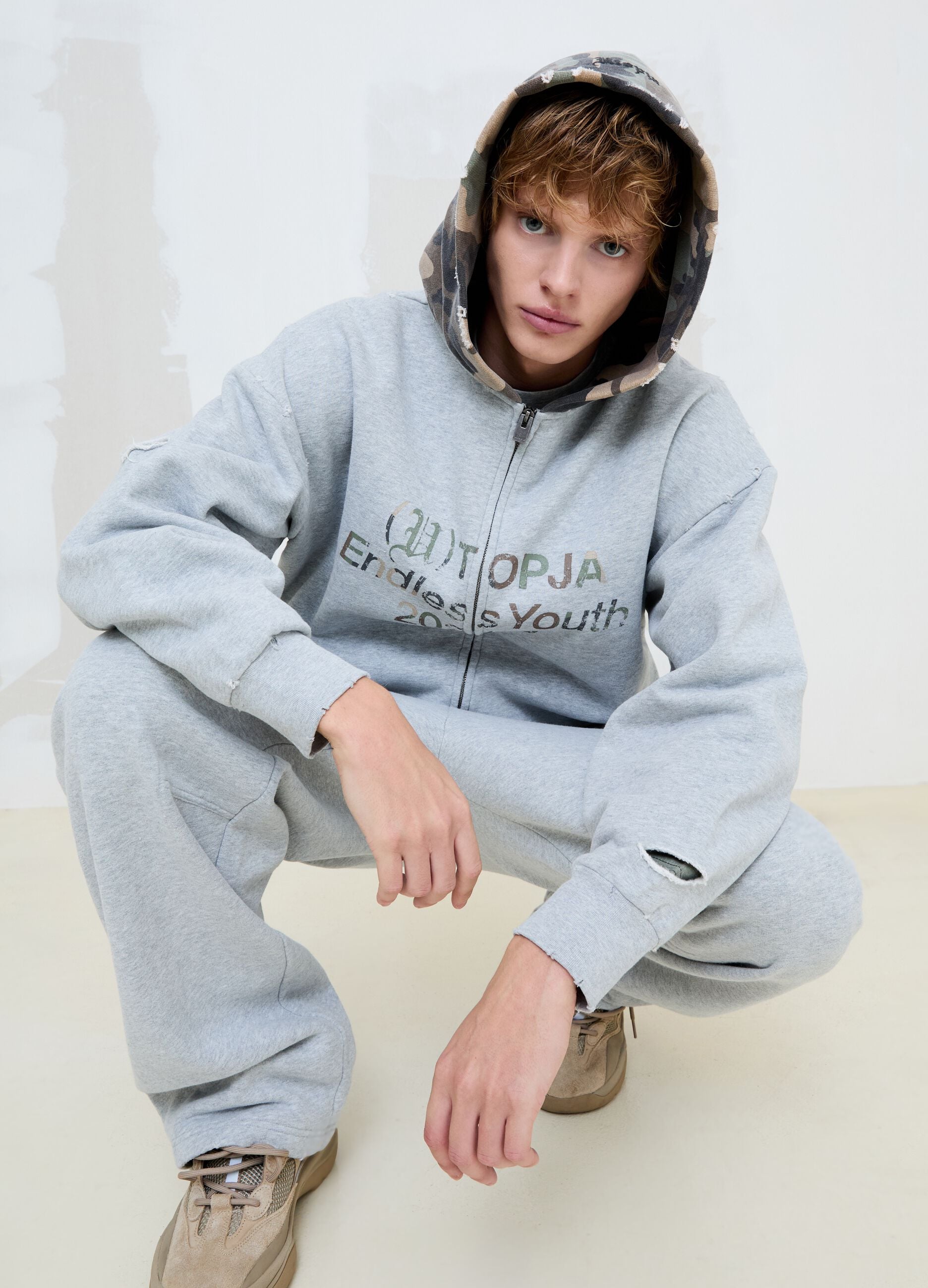 Full-Zip Hoodie in Sunfaded Grey & Camo