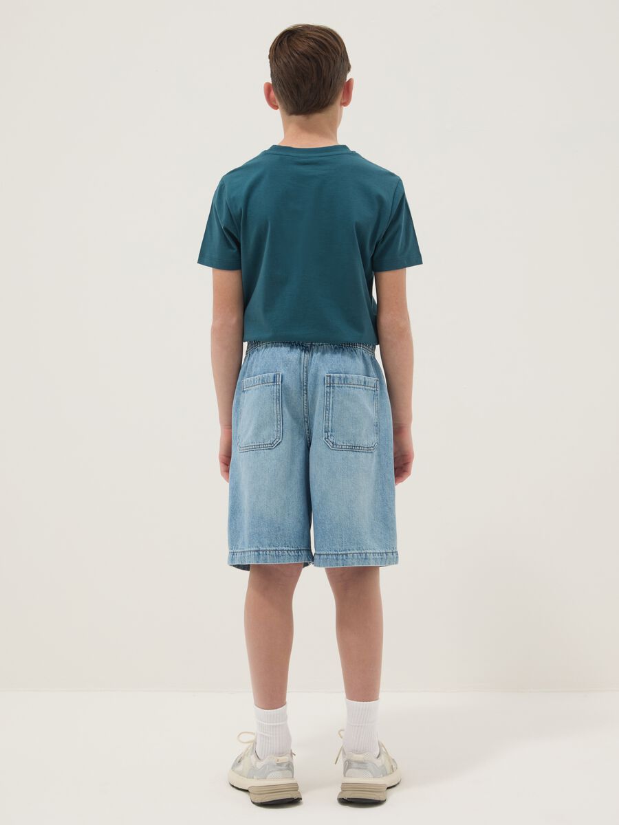 Boys&rsquo; blue denim shorts in cotton blend, straight fit_1