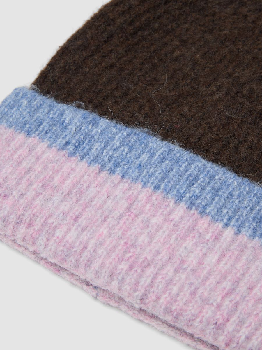 Cappello viola in lana elasticizzata a coste_1