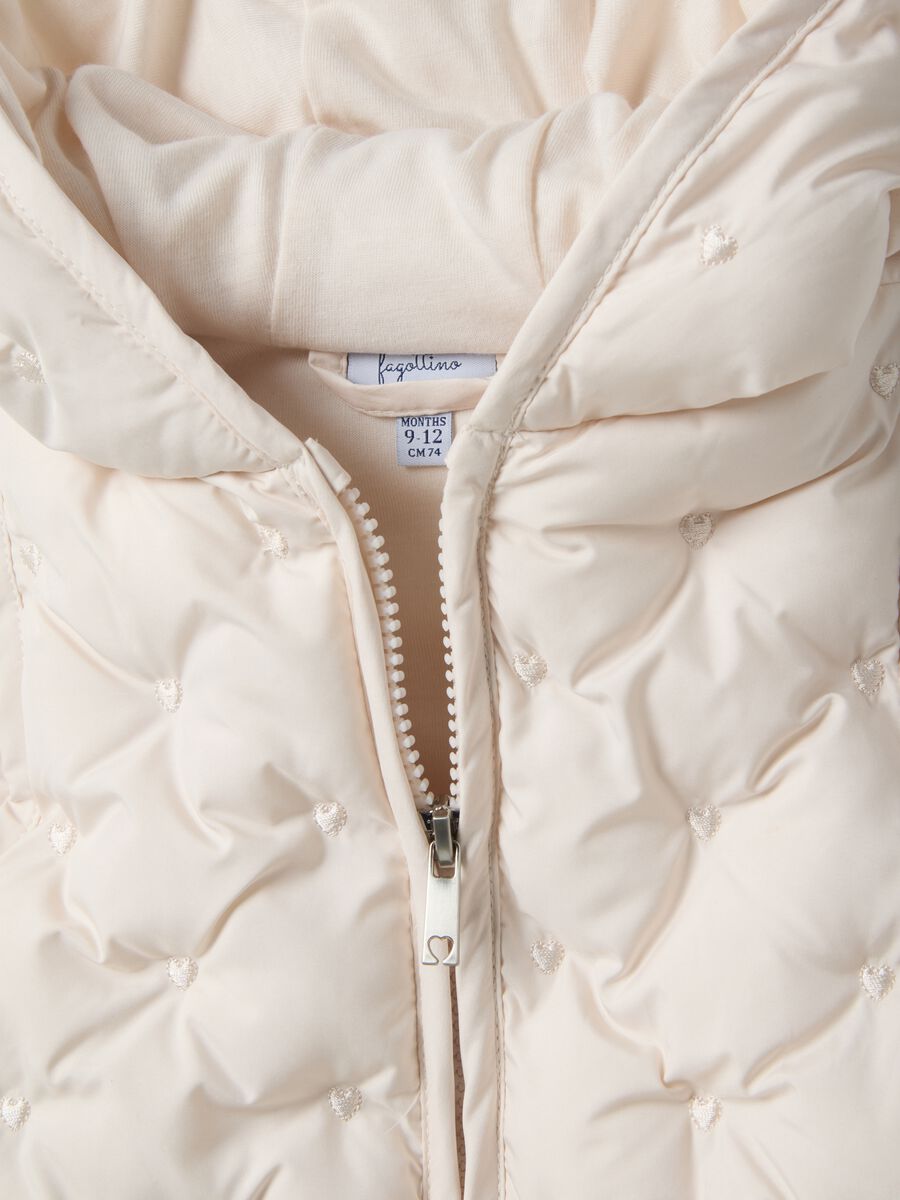 White padded regular fit gilet with hood for girl_2