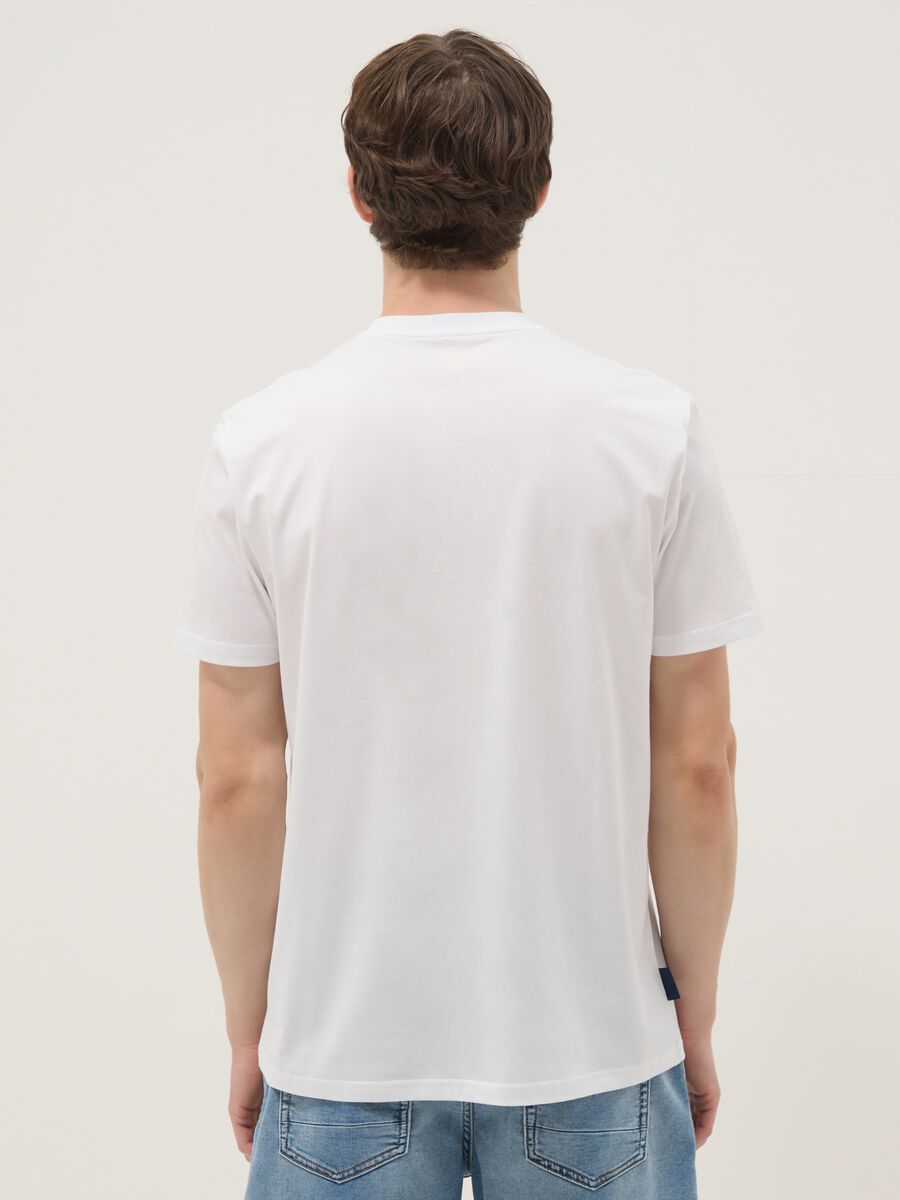Wei&szlig;es T-Shirt aus reiner Baumwolle mit Print, Regular Fit_3