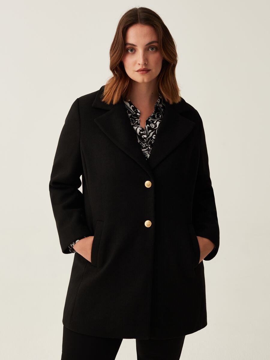 Curvy short coat with golden buttons_1