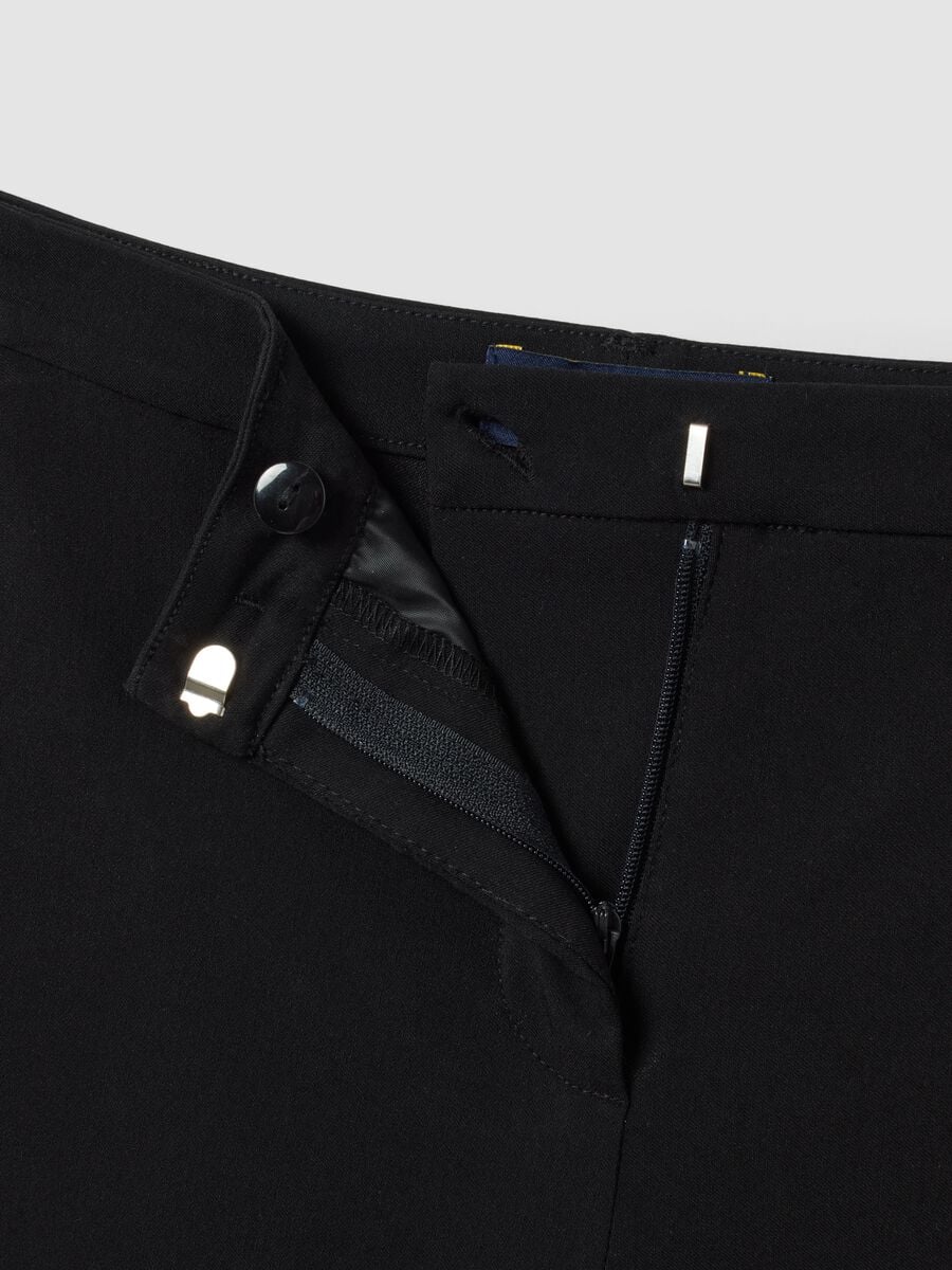 Black stretch viscose slim-fit chino trousers_5