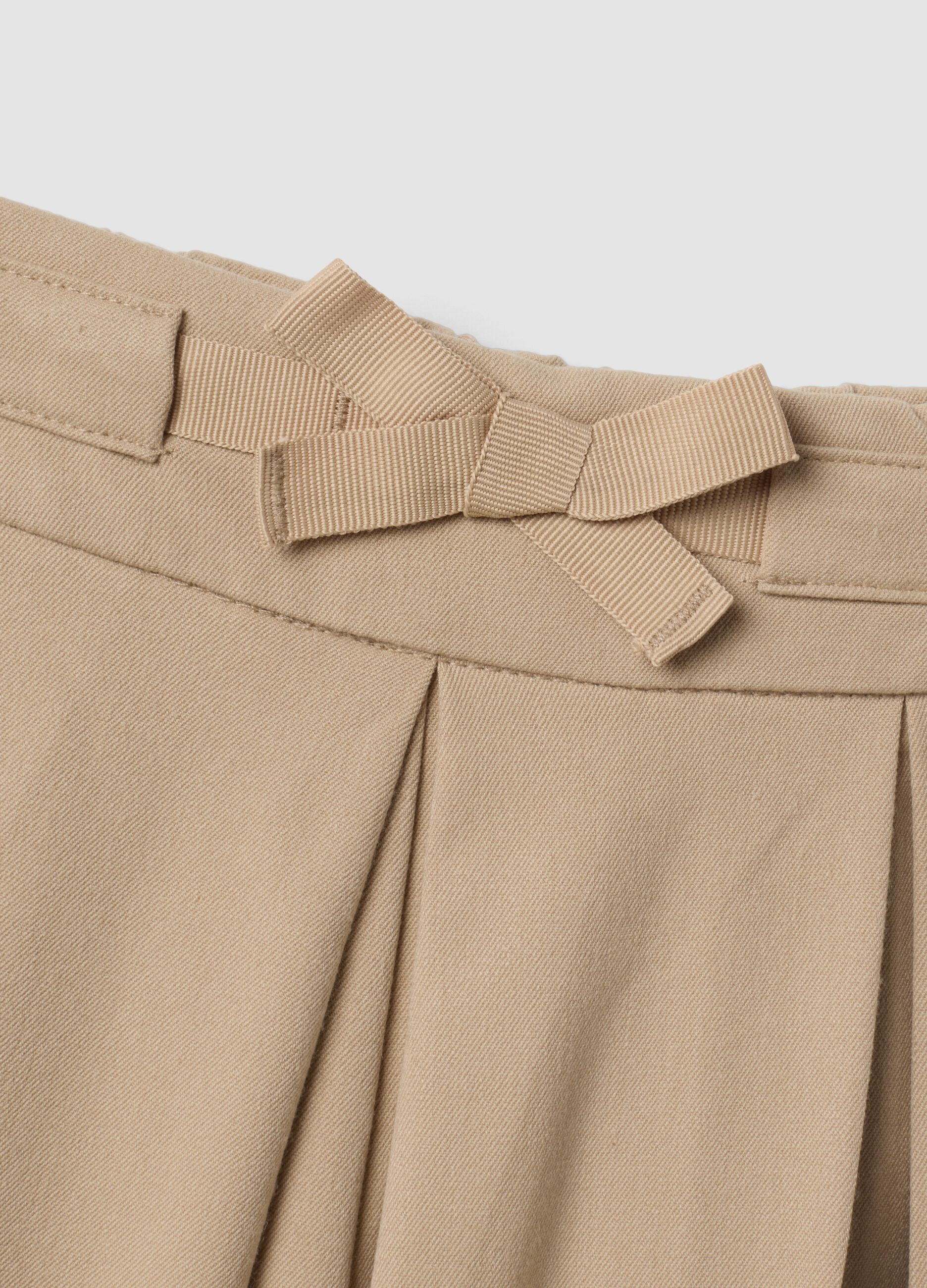 Pantaloni beige wide leg in viscosa elasticizzata con fiocco per bimba