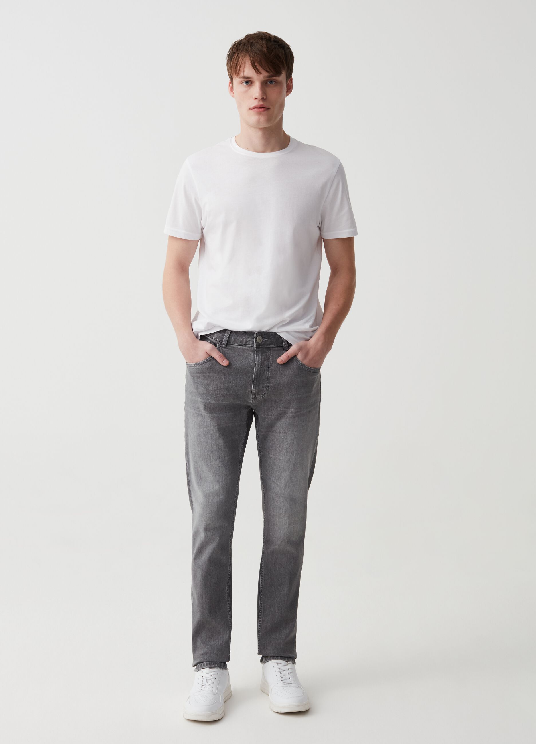 Skinny-fit stretch jeans with five pockets