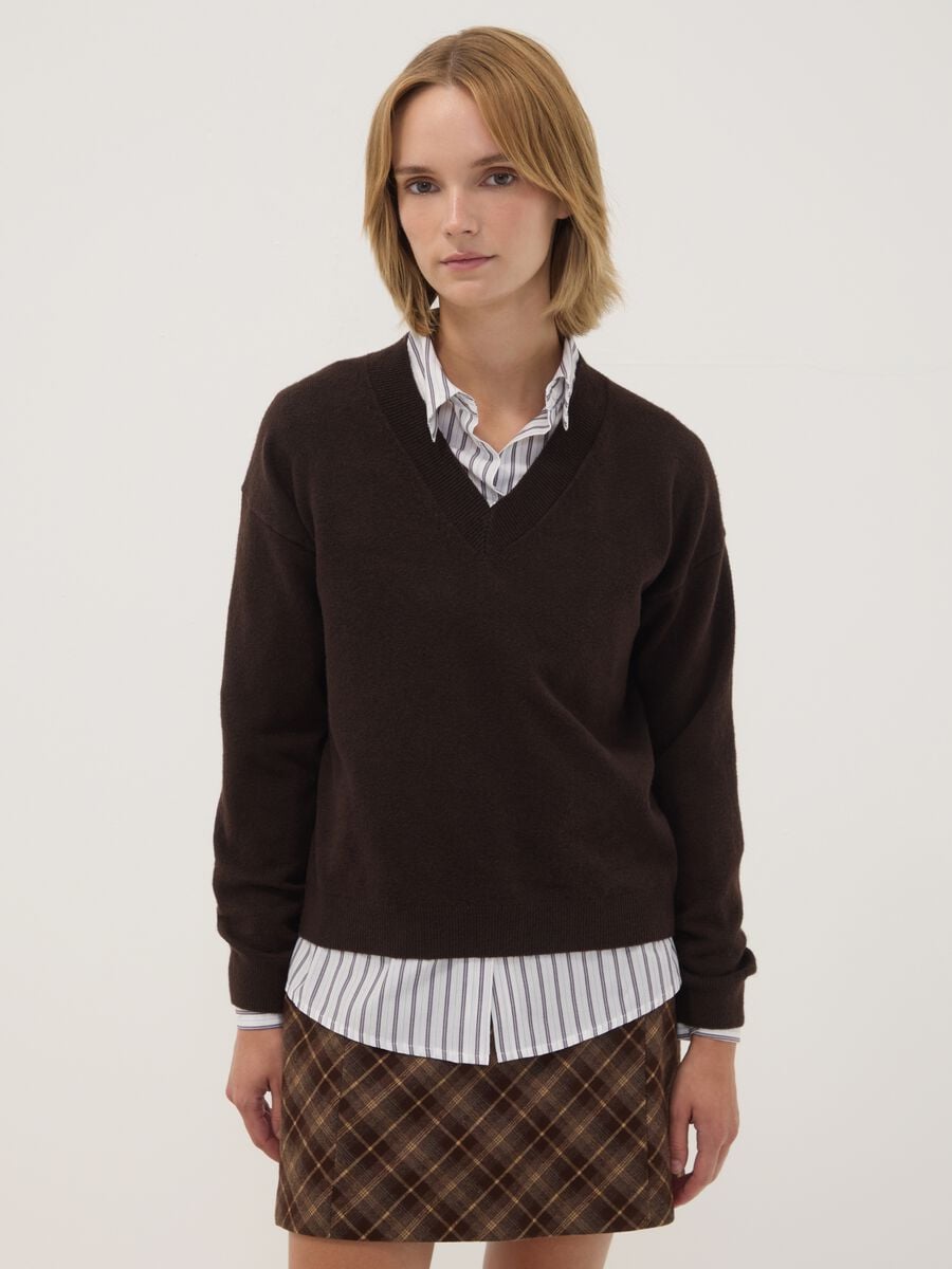 Brown stretch wool jumper with deep V-neck, regular fit_0