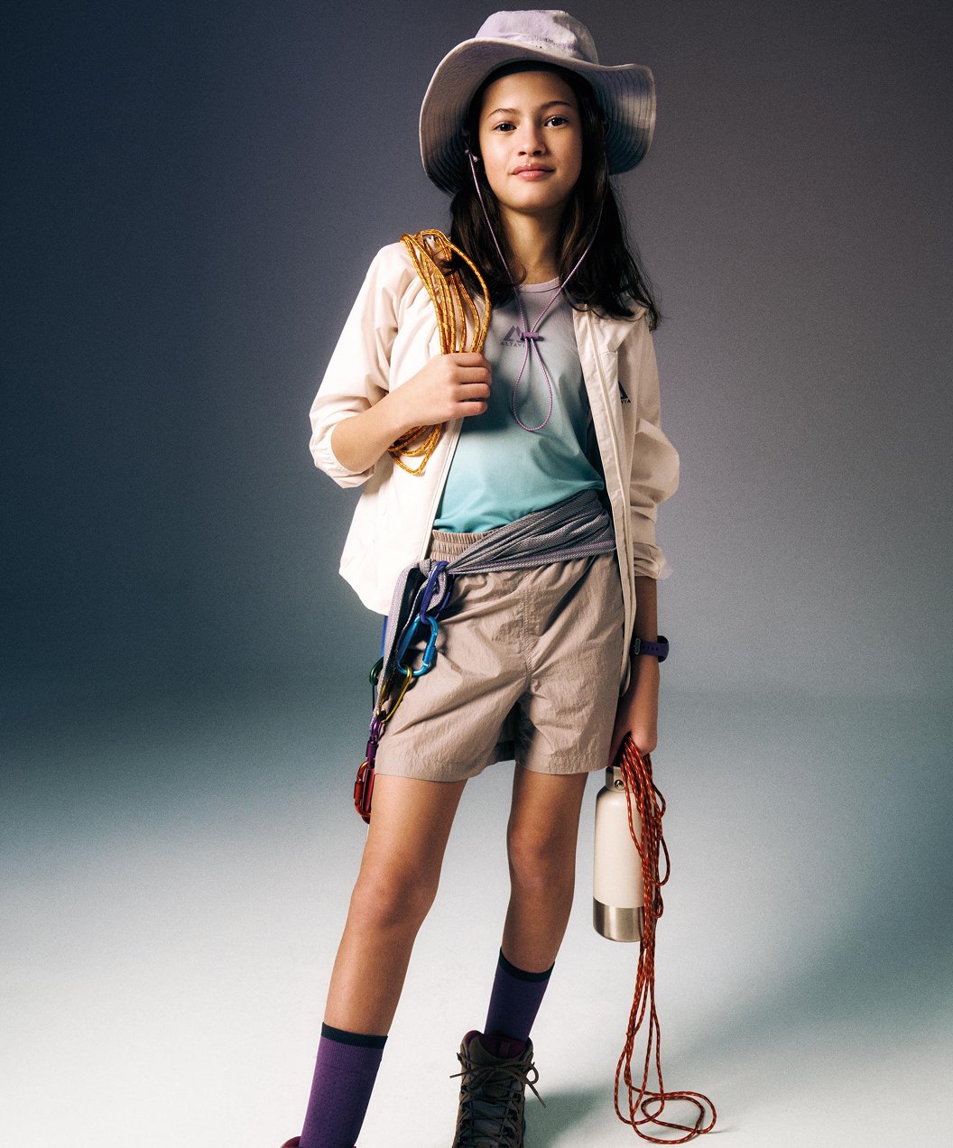 OVS_Teen_Sport_HikingOutdoor